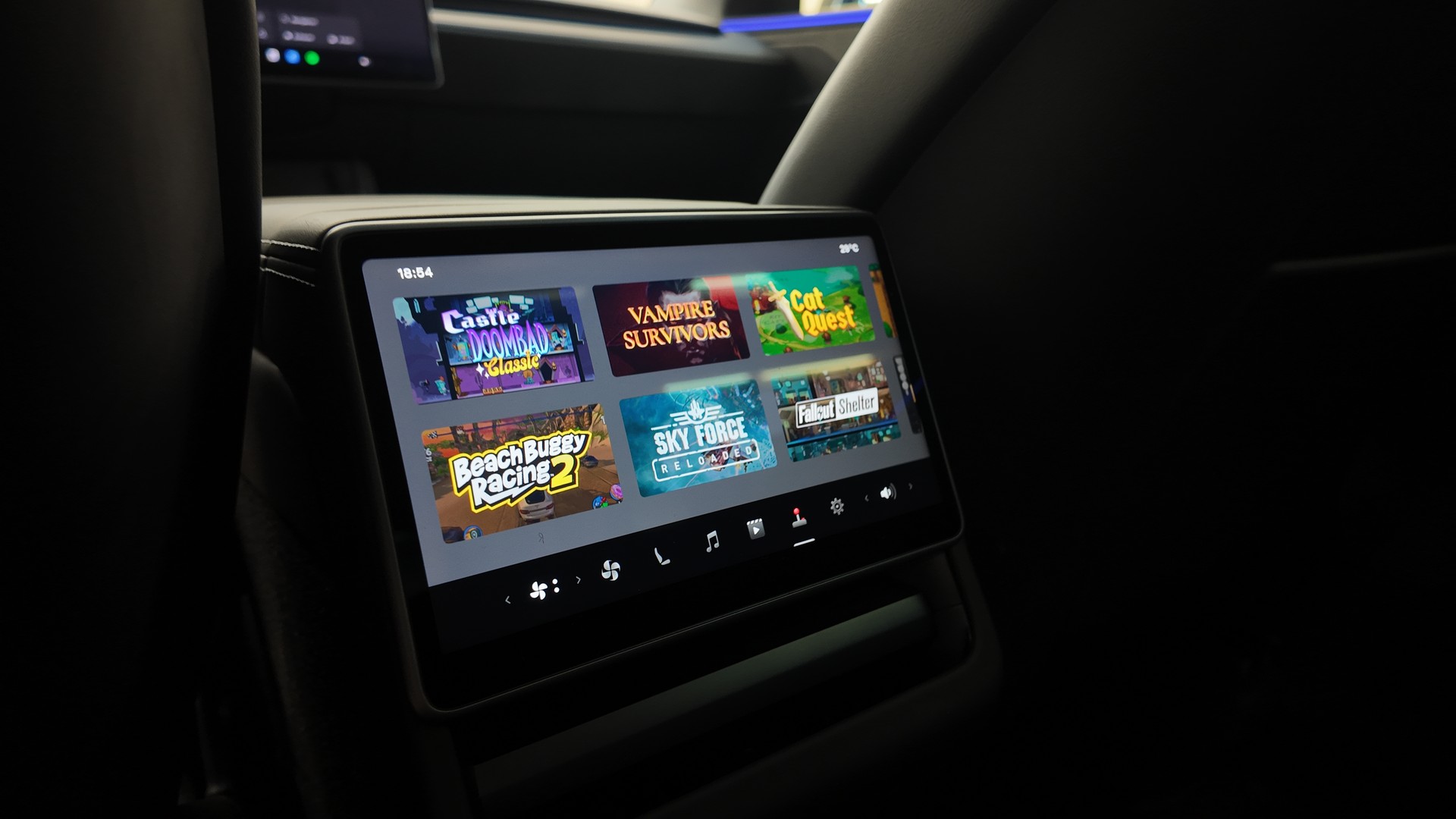 TESLA Model Y Long Range AWD-image-19