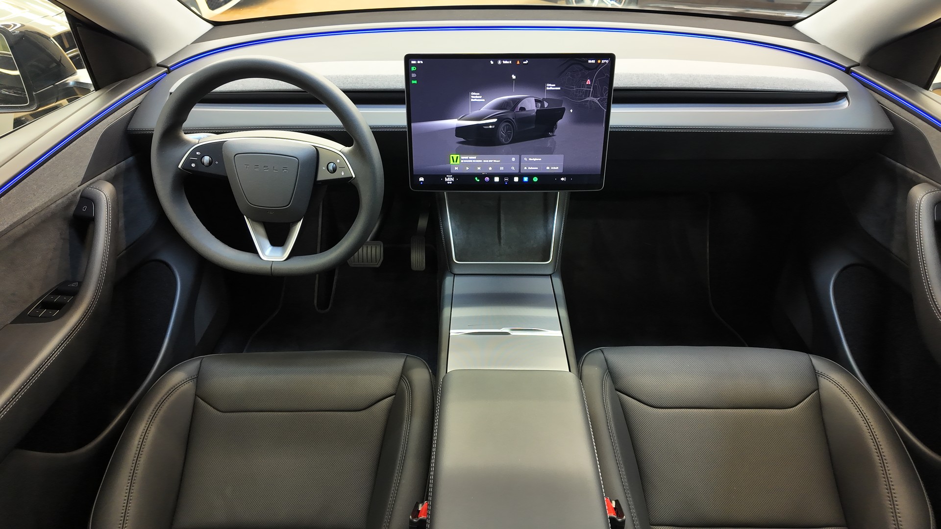 TESLA Model Y Long Range AWD-image-8