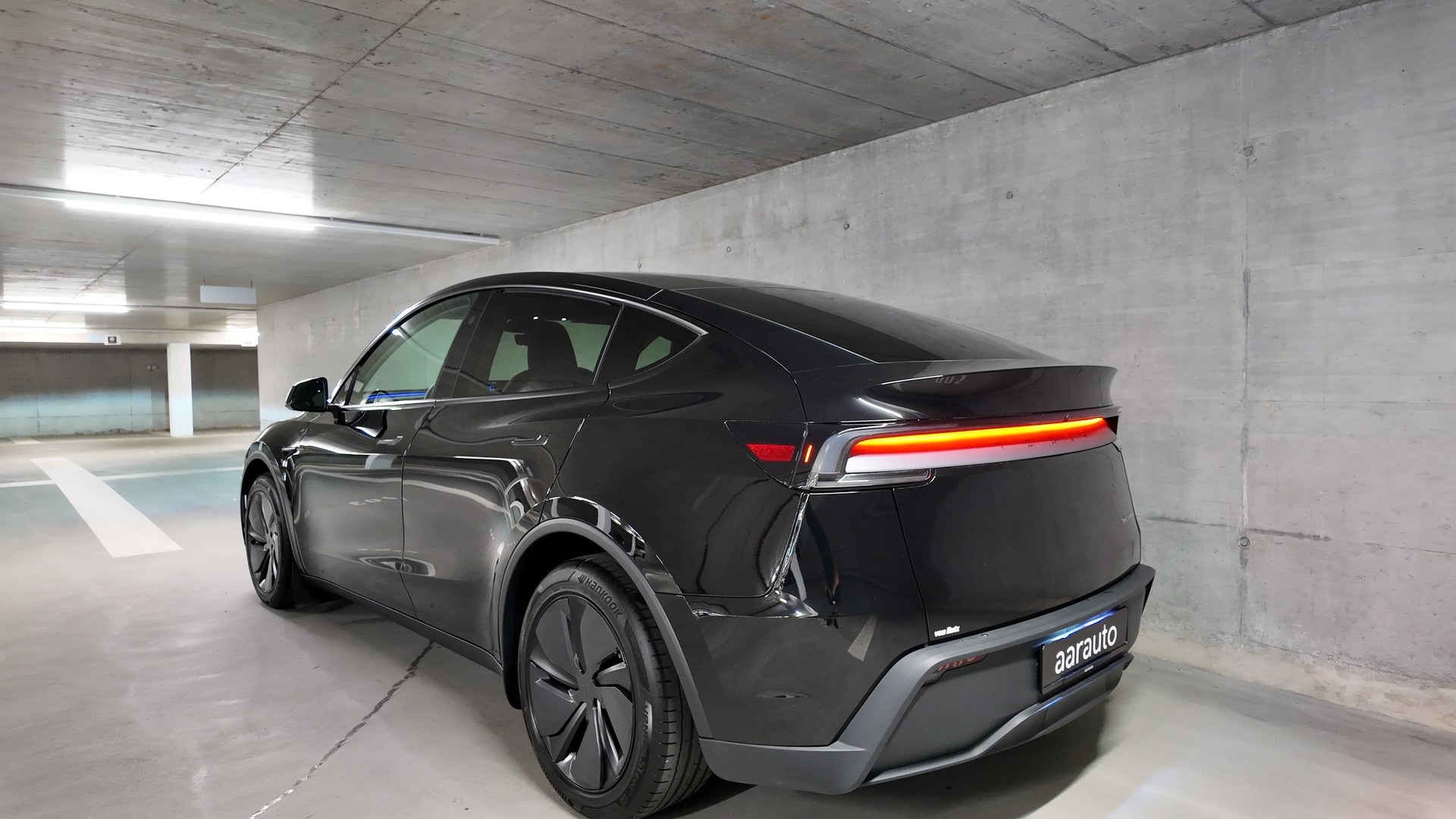 TESLA Model Y Long Range AWD-image-1