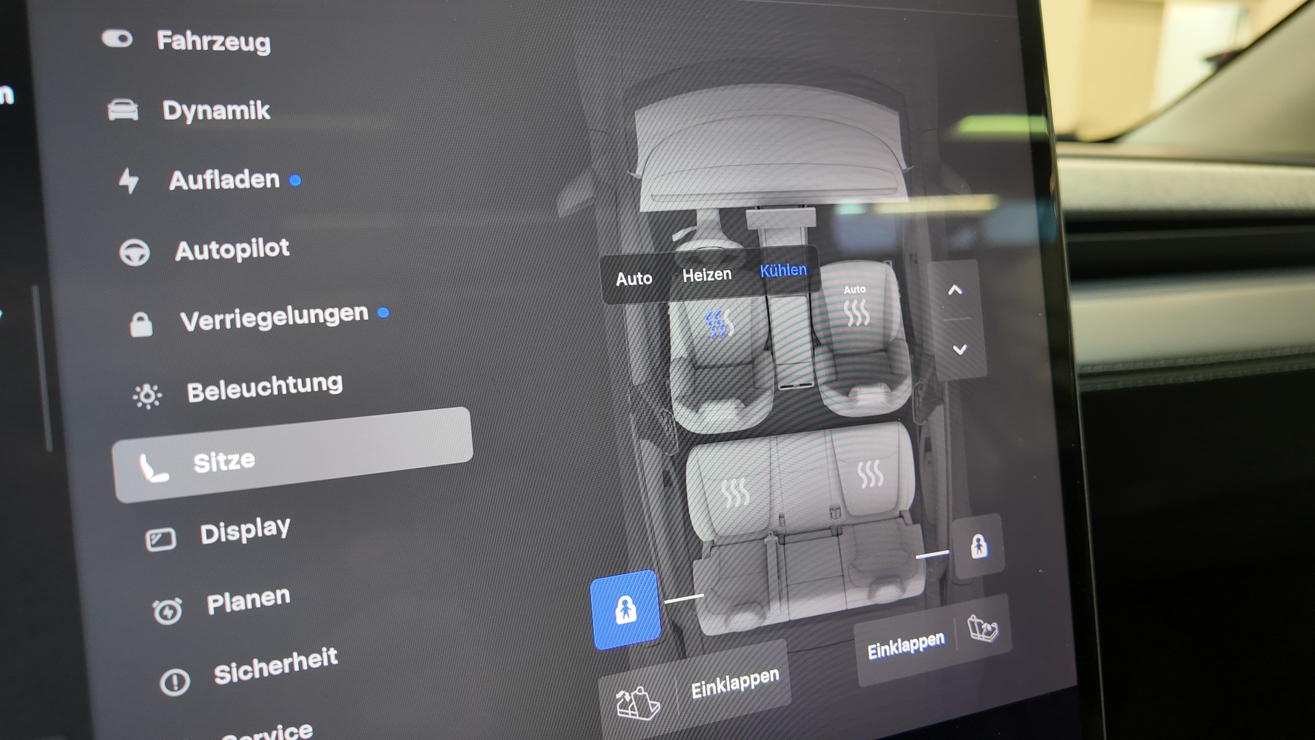 TESLA Model Y Long Range AWD-image-24