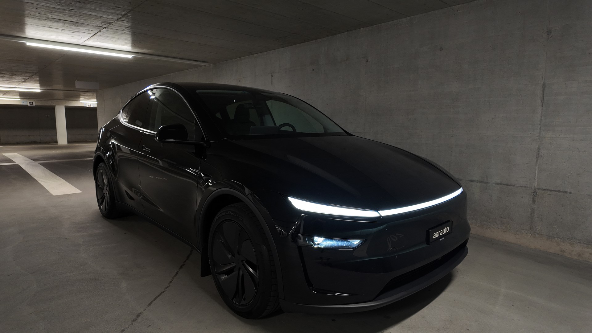 TESLA Model Y Long Range AWD-image-5