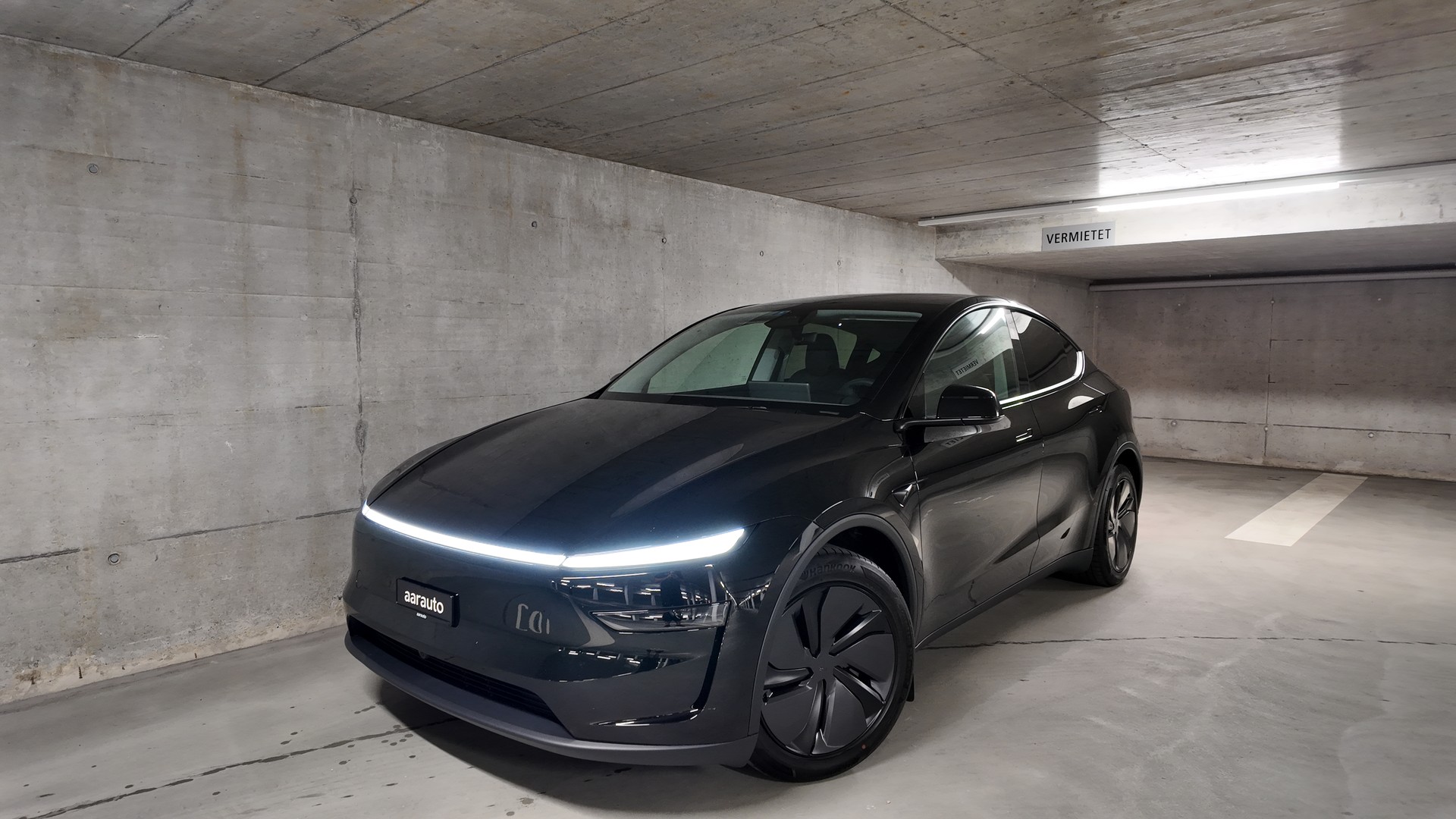 TESLA Model Y Long Range AWD-image-0