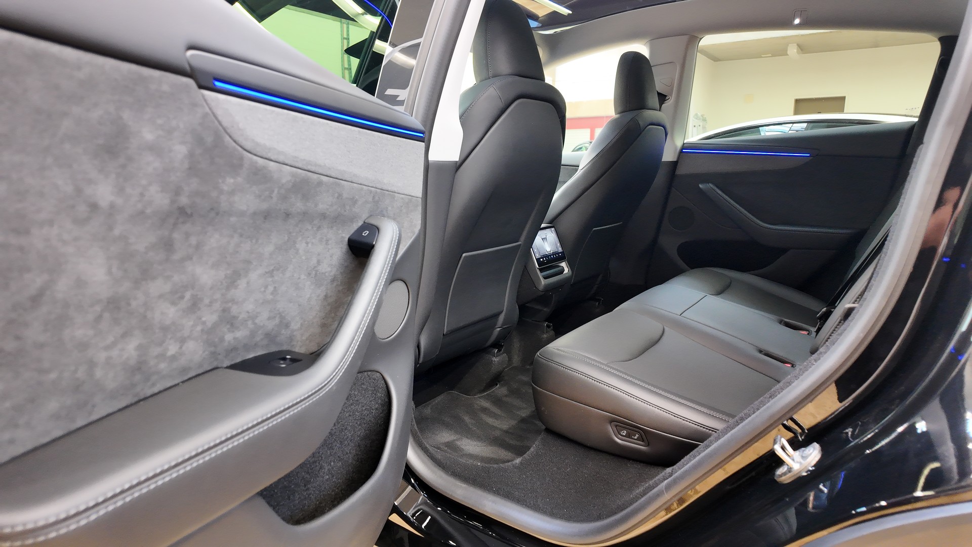 TESLA Model Y Long Range AWD-image-15