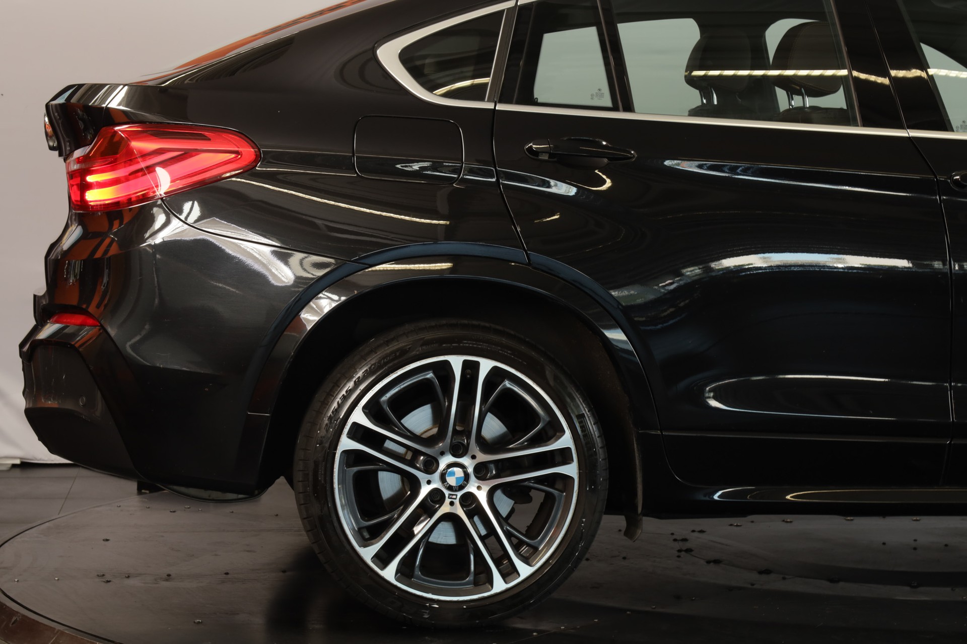 BMW X4 xDrive 28i M Sport Steptronic-image-17
