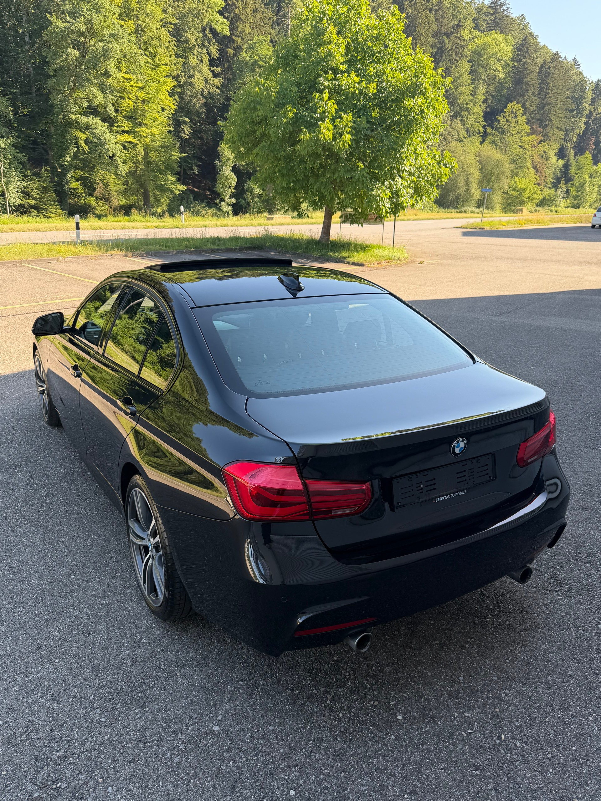 BMW 340i xDrive-image-2