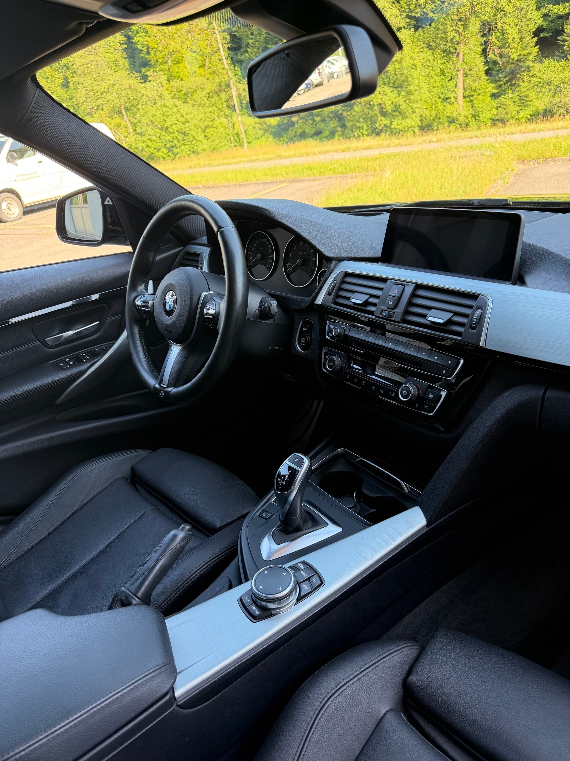 BMW 340i xDrive-image-4