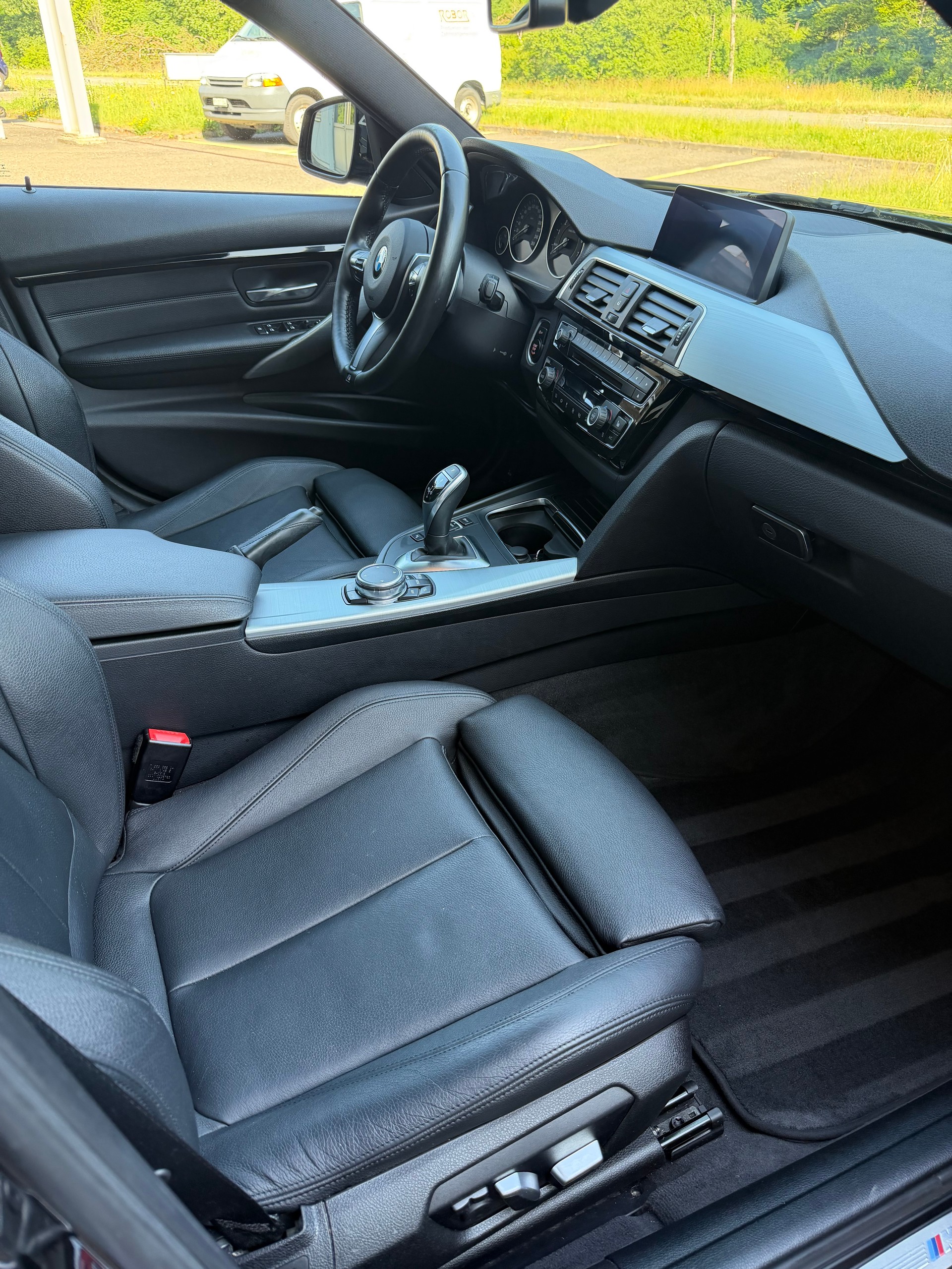 BMW 340i xDrive-image-3