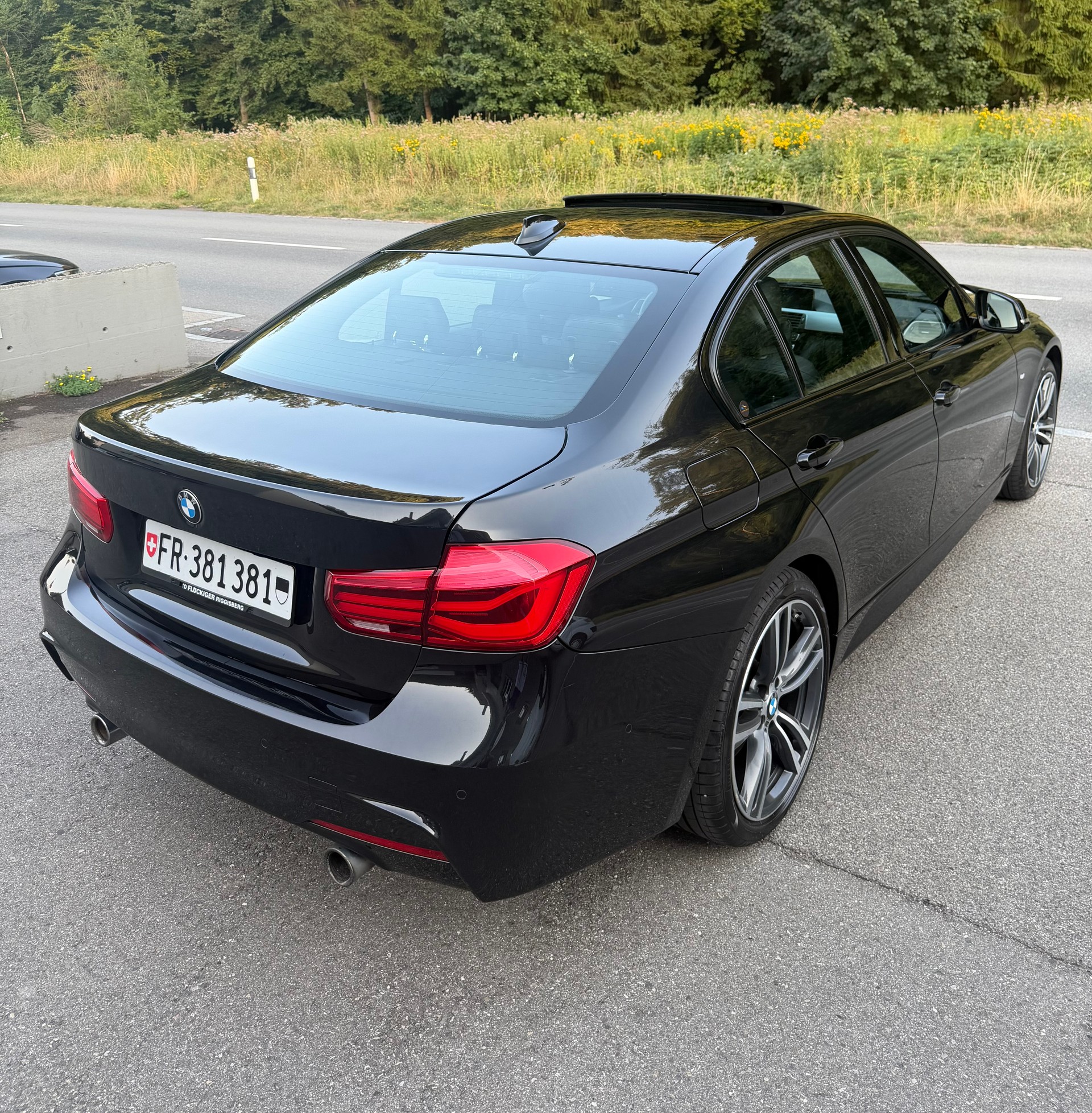 BMW 340i xDrive-image-2