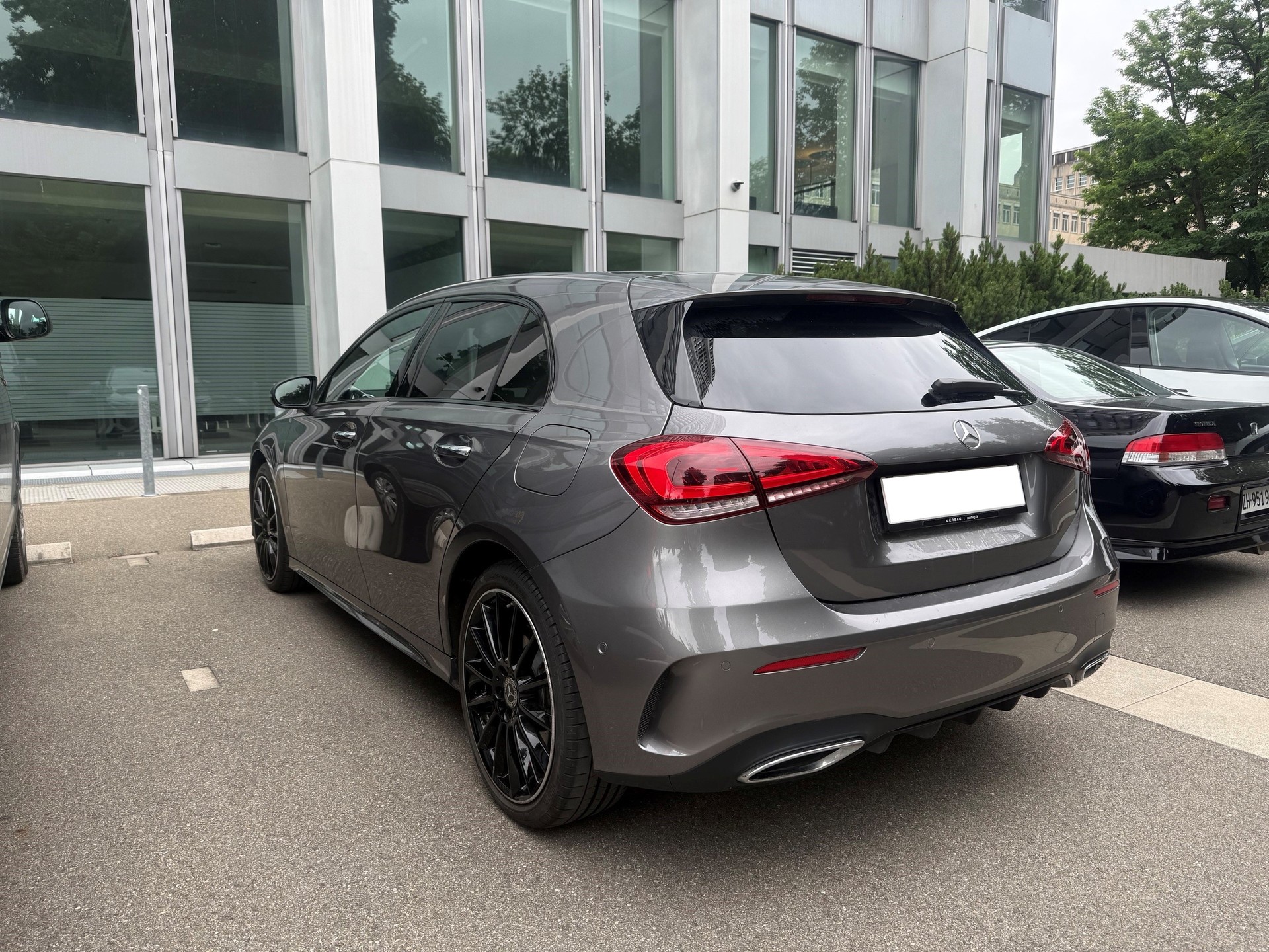 MERCEDES-BENZ A 250 e AMG Line-image-2
