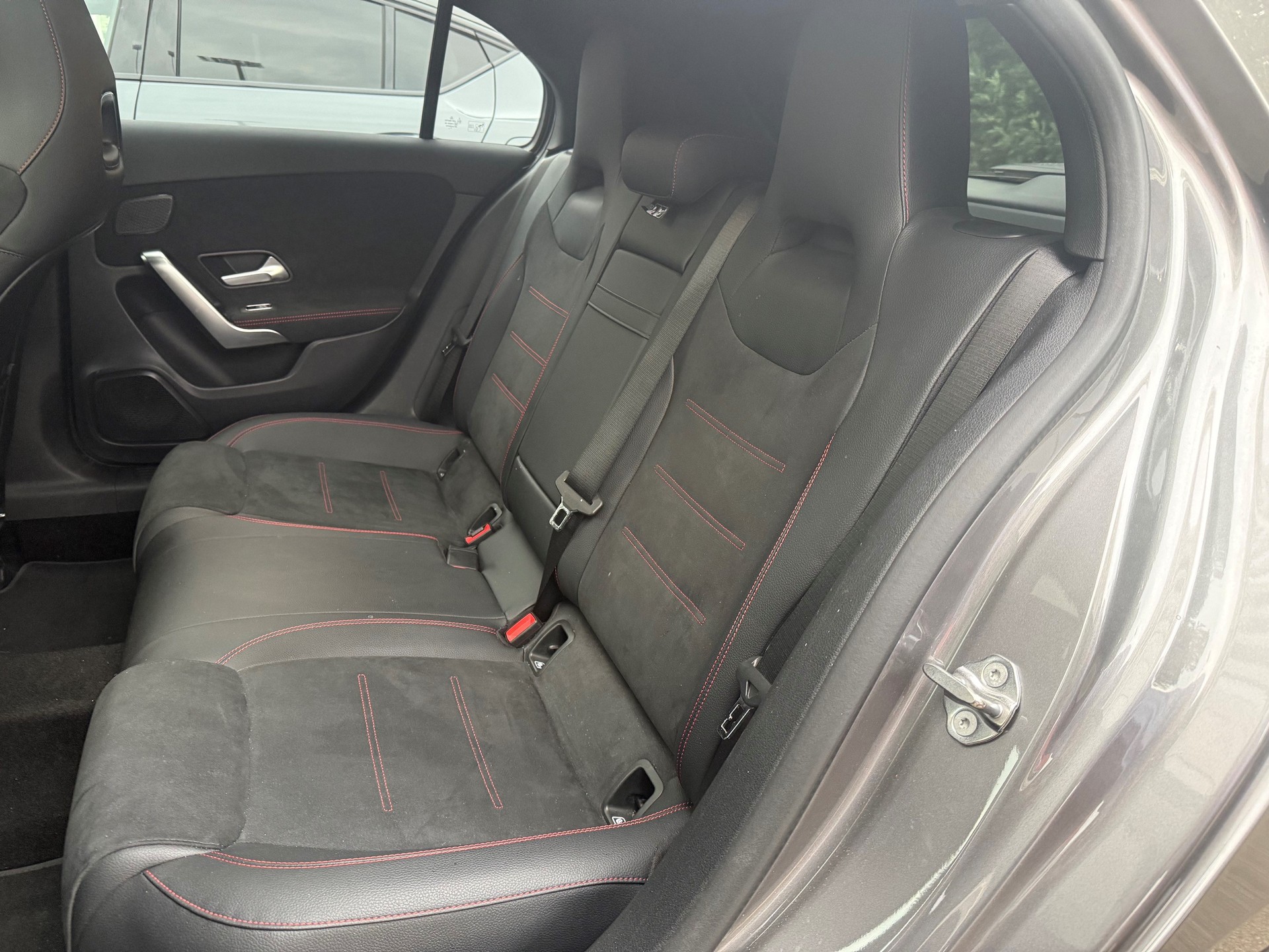 MERCEDES-BENZ A 250 e AMG Line-image-7