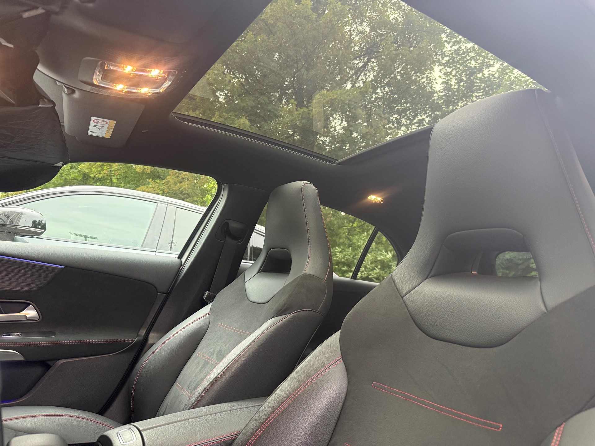 MERCEDES-BENZ A 250 e AMG Line-image-5