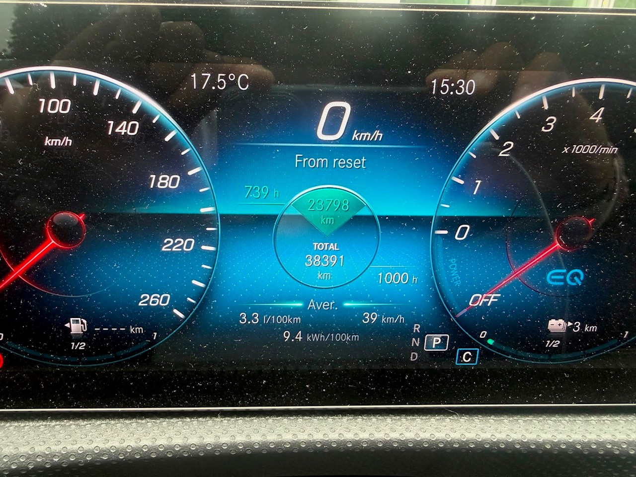 MERCEDES-BENZ A 250 e AMG Line-image-4