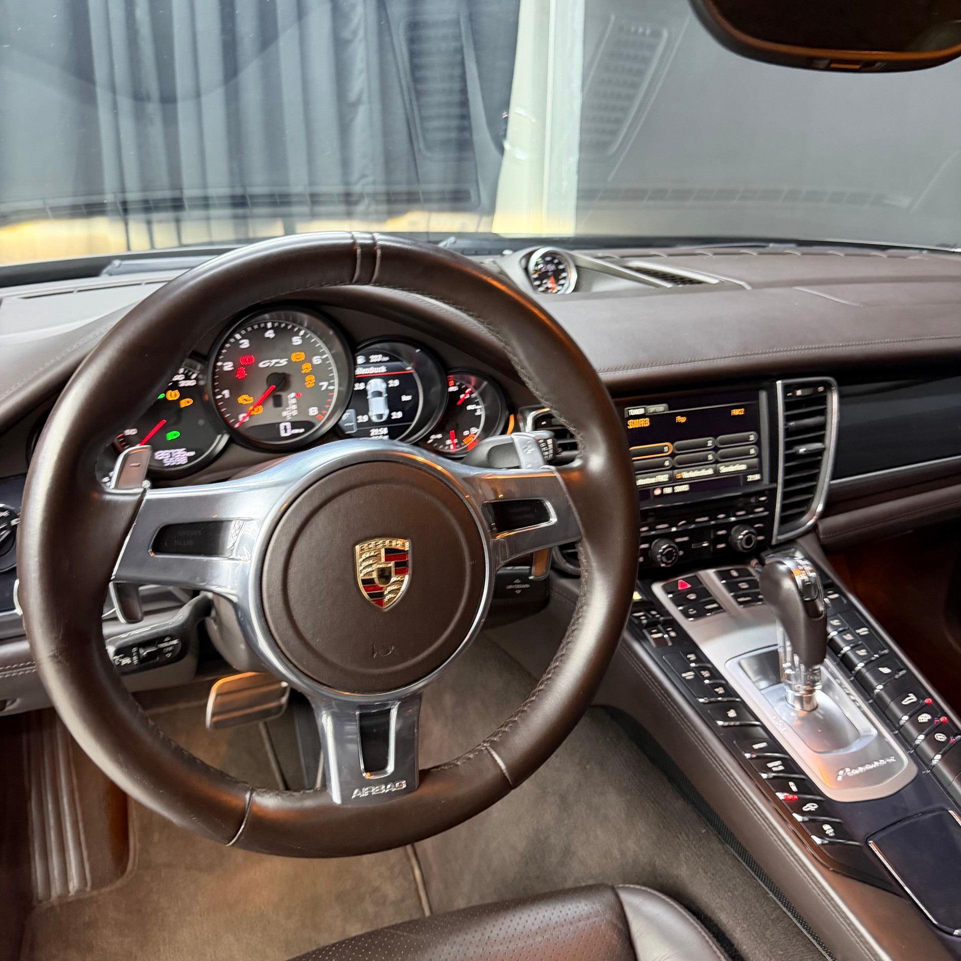 PORSCHE Panamera GTS 4.8 PDK-image-9
