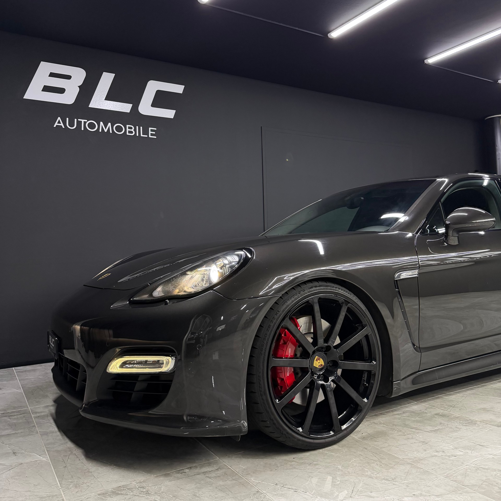 PORSCHE Panamera GTS 4.8 PDK-image-1