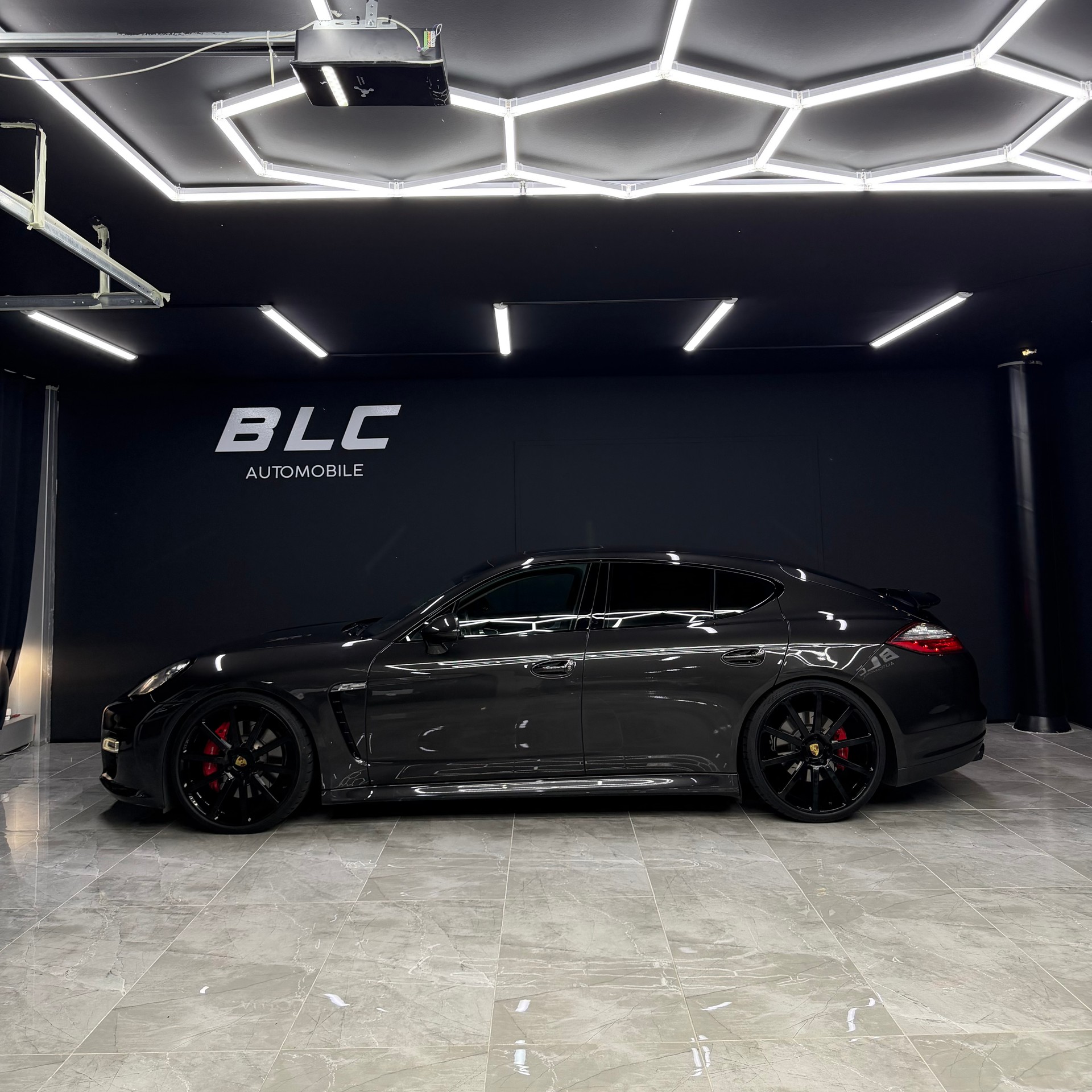 PORSCHE Panamera GTS 4.8 PDK-image-2