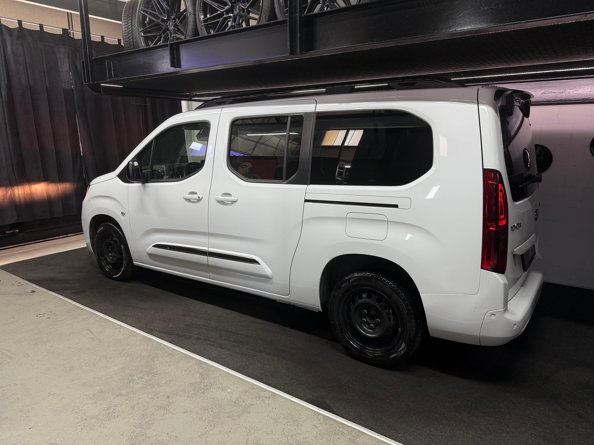 TOYOTA Proace City Verso 1.2 Style Long Automatik / Garantie Toyota 10 Jahre / 7 Plätze-image-4