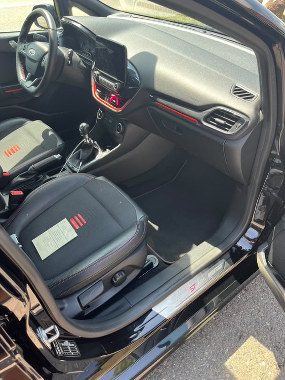 FORD 1.0 EcoB 140 Panther Edition St-Line-image-9