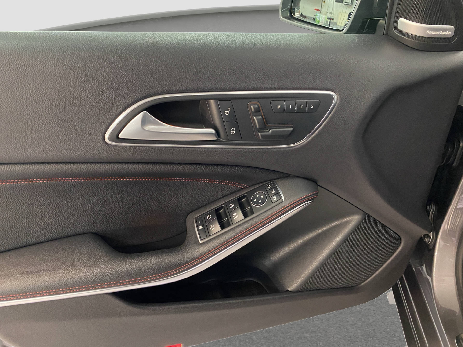 MERCEDES-BENZ A 45 AMG 4MATIC-image-12