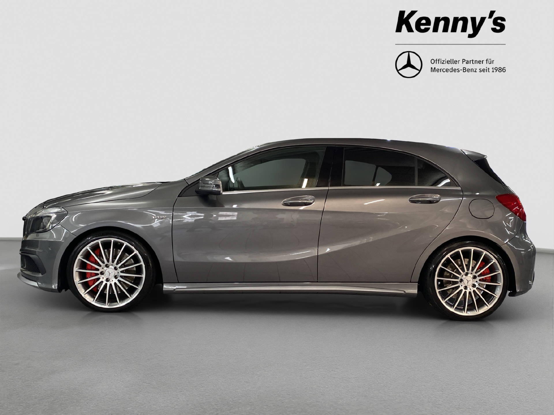 MERCEDES-BENZ A 45 AMG 4MATIC-showroom-element-2