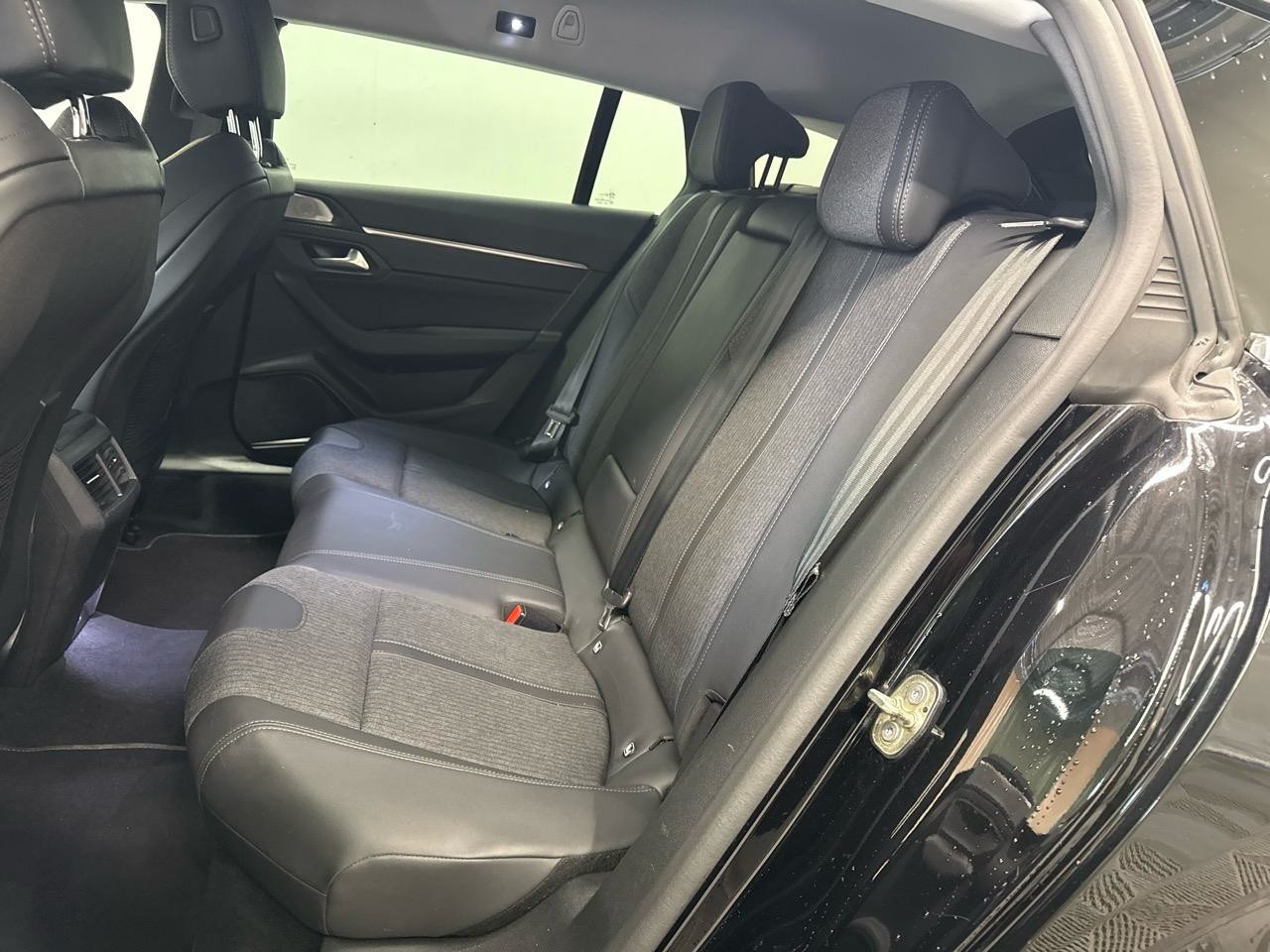 PEUGEOT 508 1.6 PHEV Allure EAT8-image-11