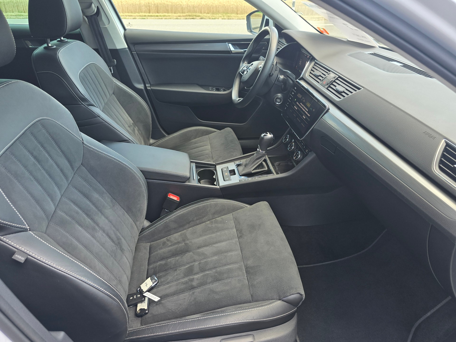 SKODA Superb Combi 2.0 TDi Style 4x4 DSG*TOP-ZUSTAND*Frsch ab MFK"Frisch ab Service**Anhängerkupplung-image-9
