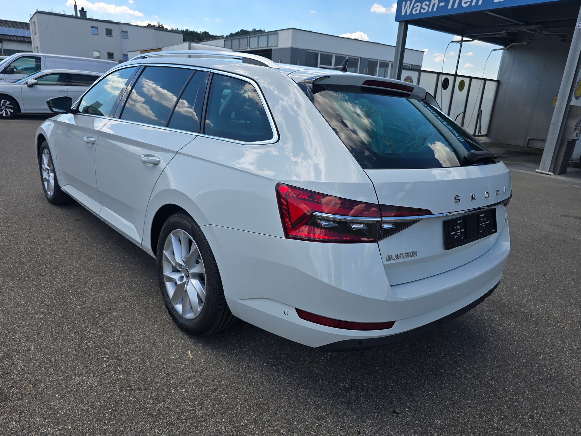 SKODA Superb Combi 2.0 TDi Style 4x4 DSG*TOP-ZUSTAND*Frsch ab MFK"Frisch ab Service**Anhängerkupplung-image-2