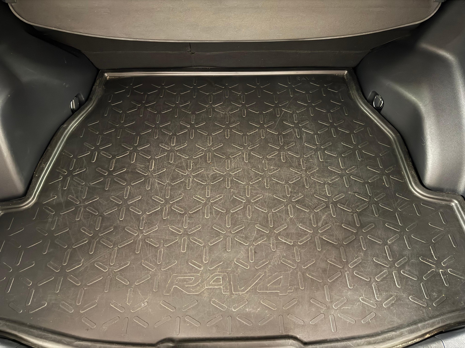 TOYOTA RAV4 2.5 HEV Style-image-13