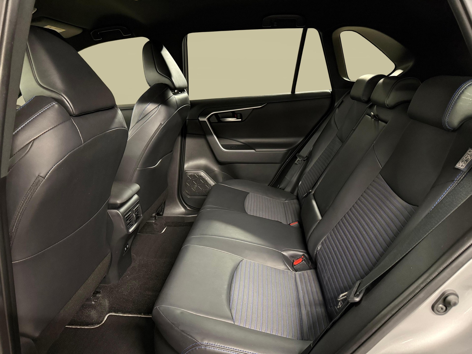 TOYOTA RAV4 2.5 HEV Style-image-12