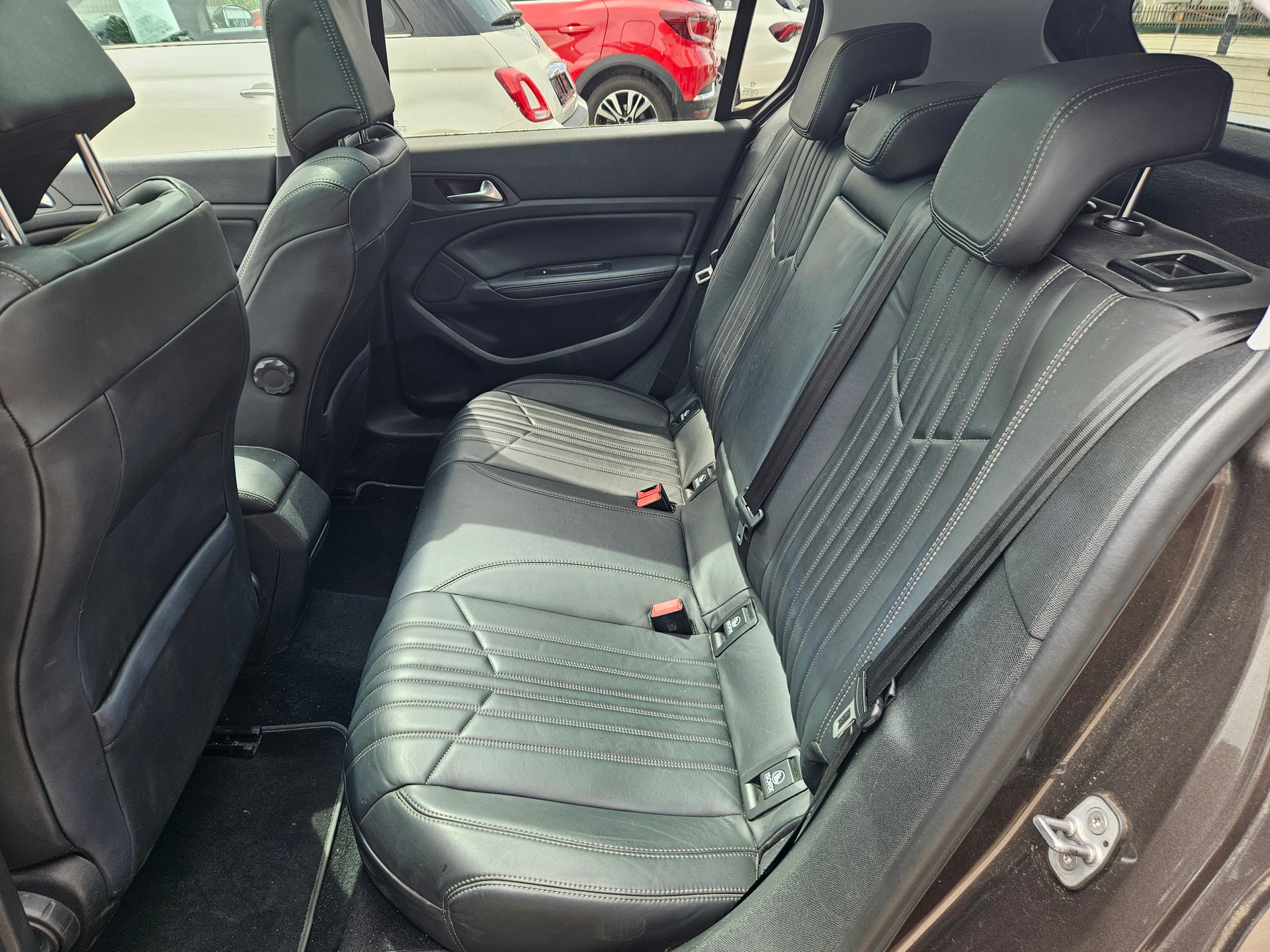 PEUGEOT 308 1.2 THP Allure-image-8