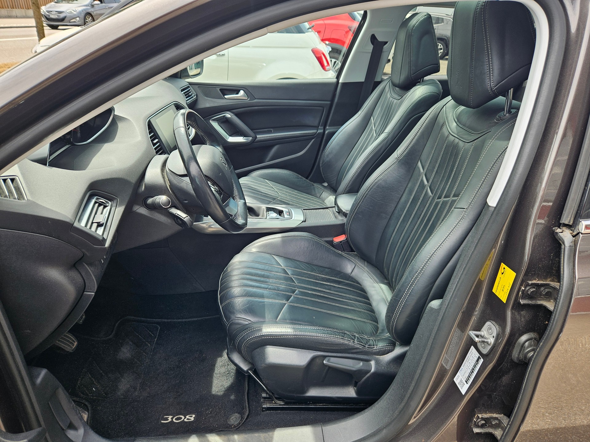 PEUGEOT 308 1.2 THP Allure-image-4