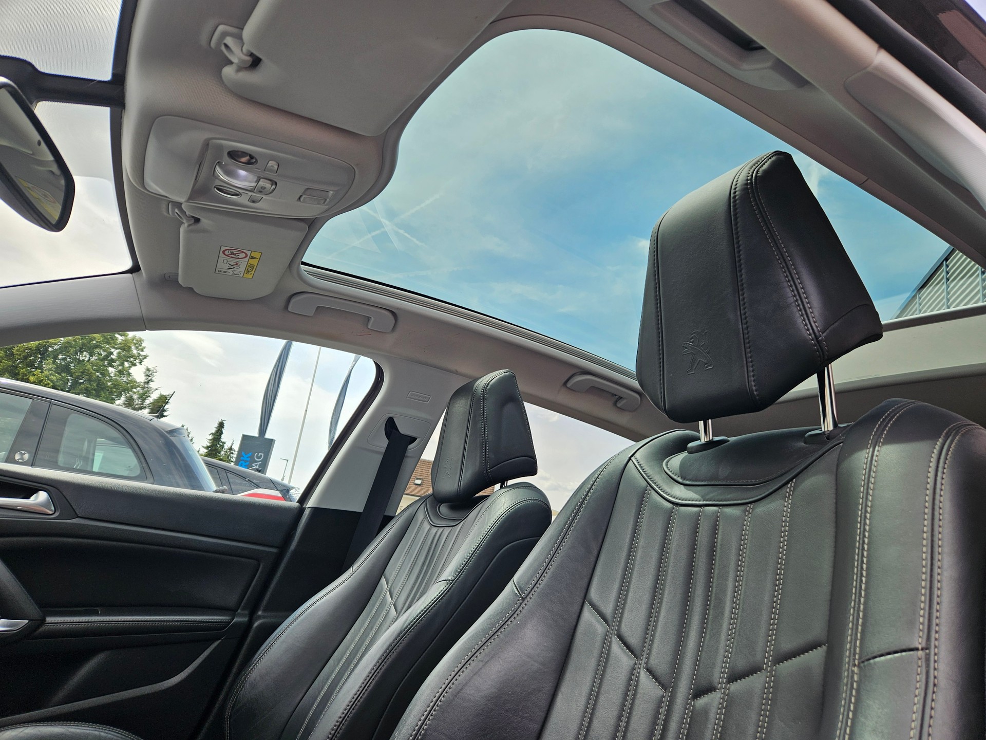 PEUGEOT 308 1.2 THP Allure-image-7