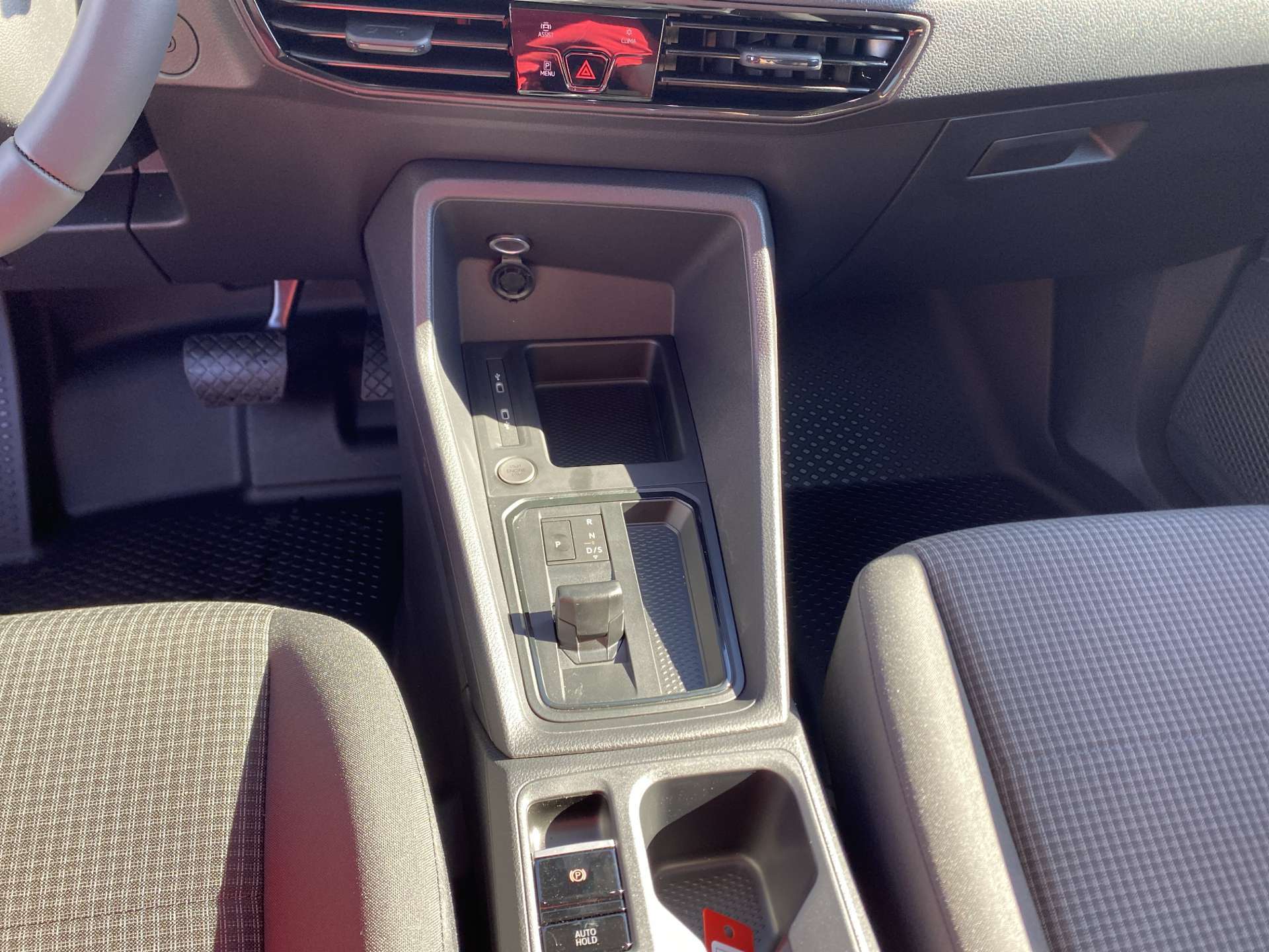 VW Caddy 2.0 TDi Origin DSG-Automat-image-9