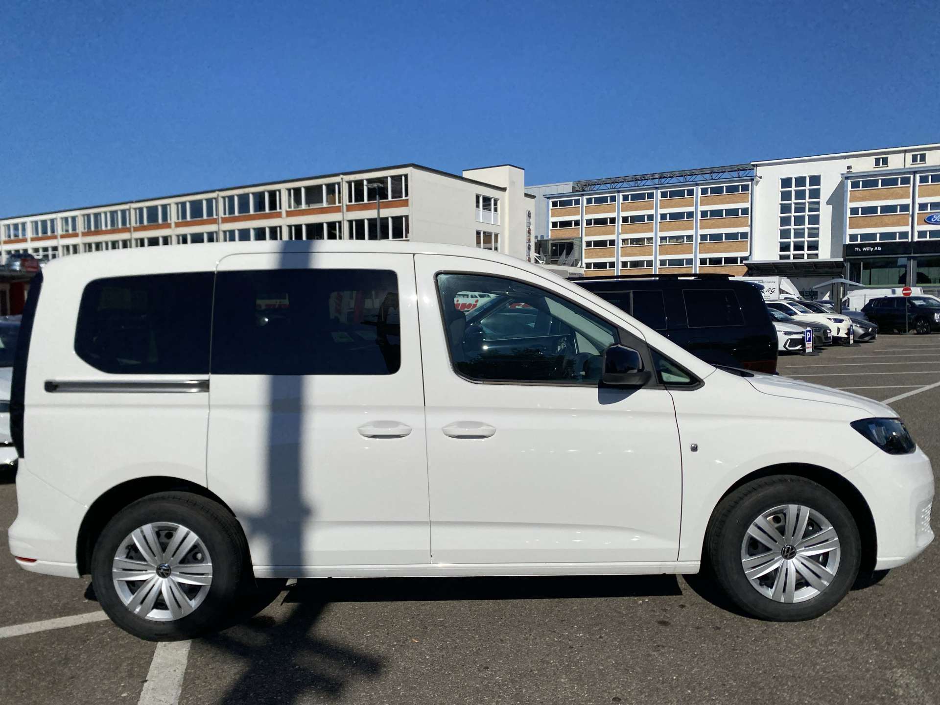 VW Caddy 2.0 TDi Origin DSG-Automat-image-8