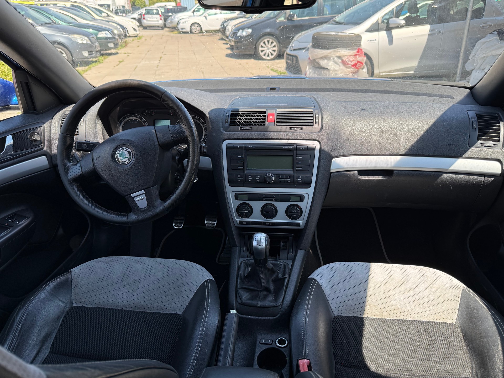 SKODA Octavia 2.0 TDI RS-image-9