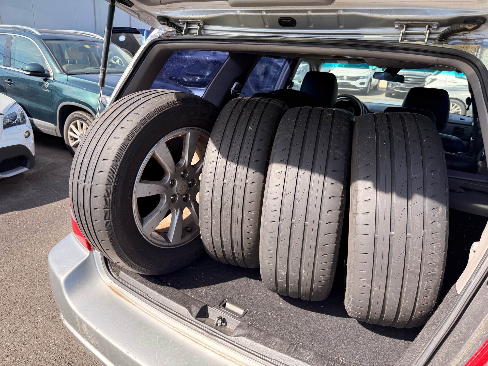 SUBARU Forester 2.0XT Club Automatic-image-9
