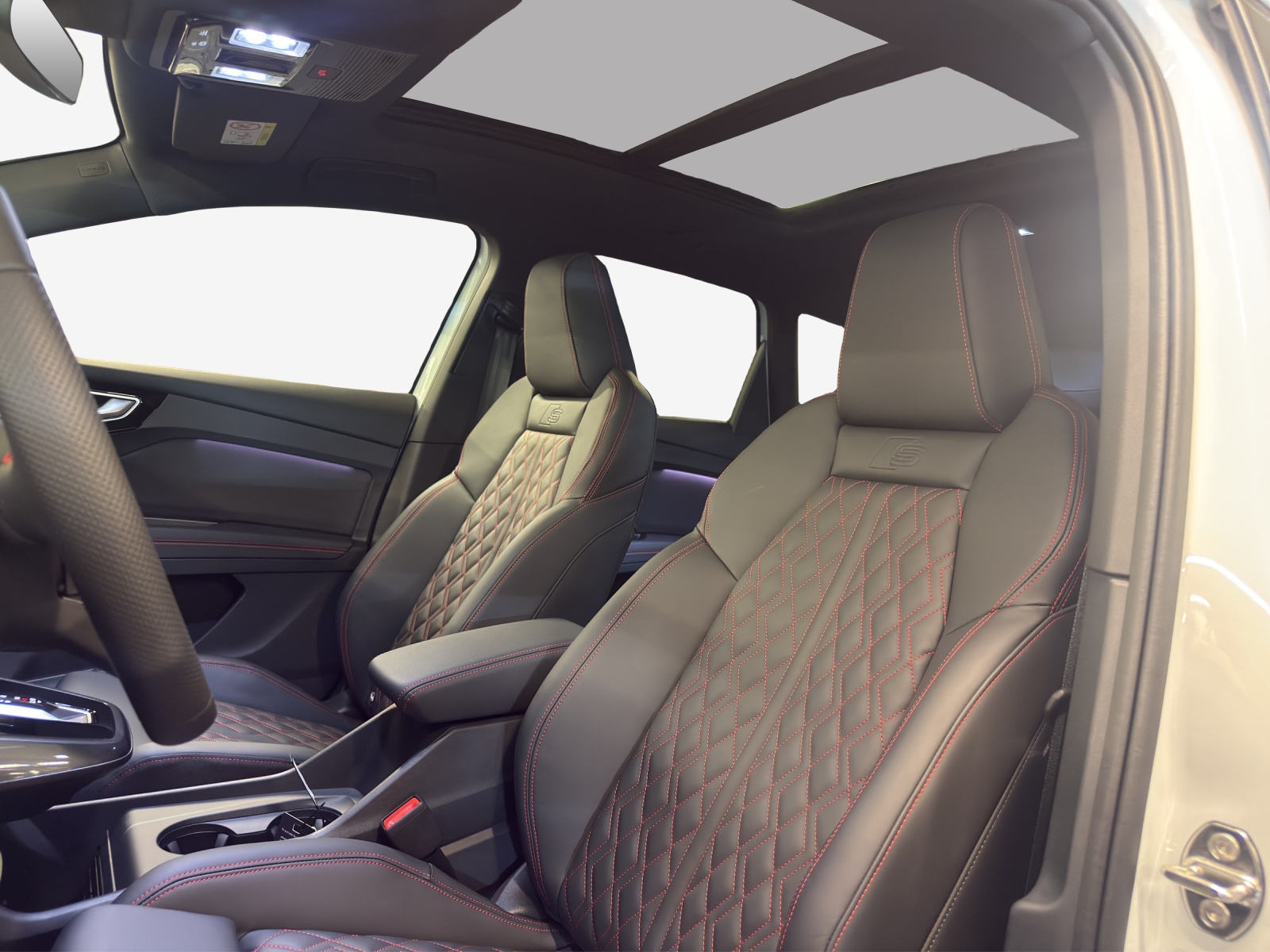 AUDI Q4 e-tron 45 Edition Swiss Ski quattro-image-14