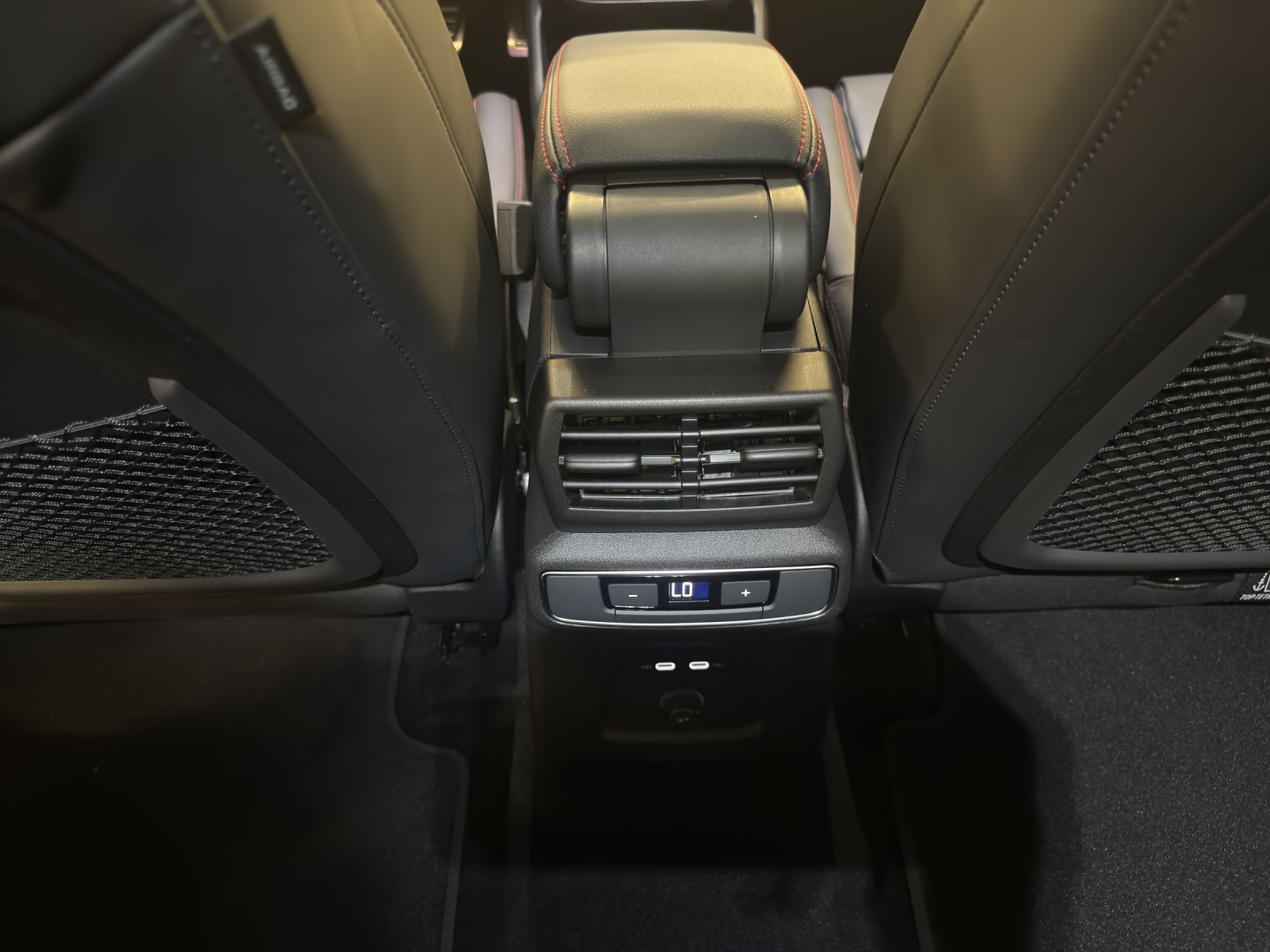 AUDI Q4 e-tron 45 Edition Swiss Ski quattro-image-10