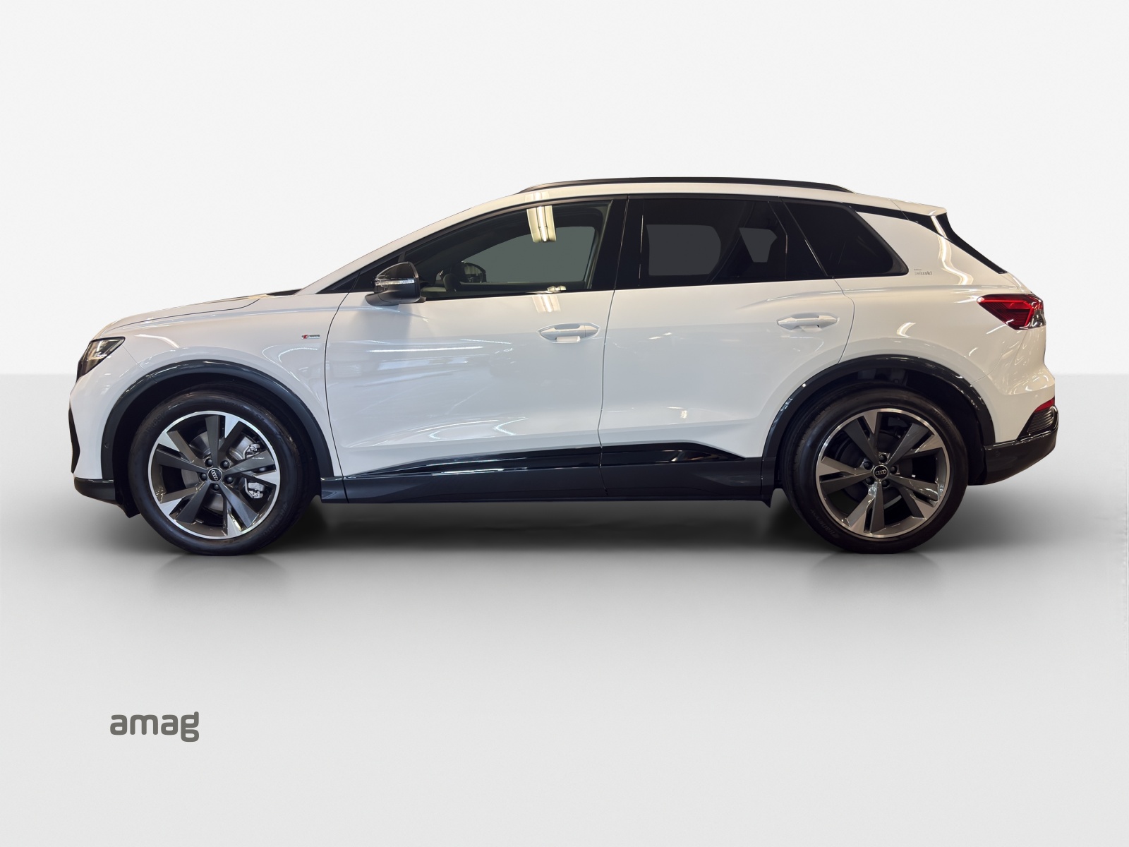 AUDI Q4 e-tron 45 Edition Swiss Ski quattro-image-1