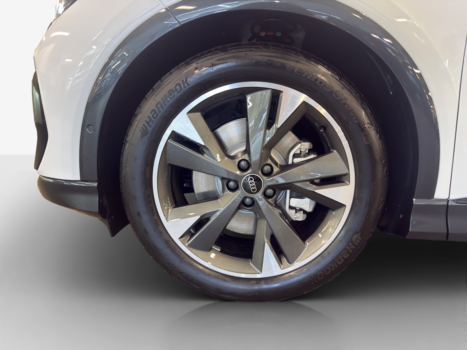 AUDI Q4 e-tron 45 Edition Swiss Ski quattro-image-13