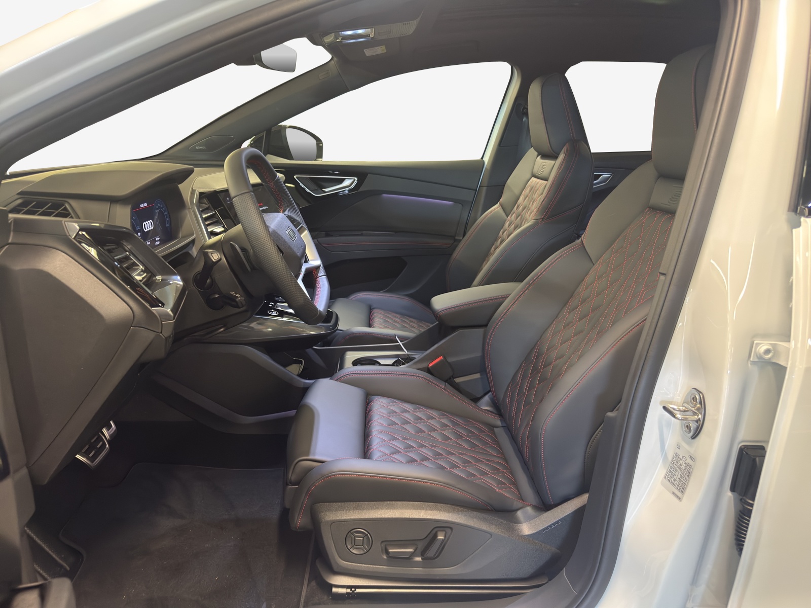 AUDI Q4 e-tron 45 Edition Swiss Ski quattro-image-7