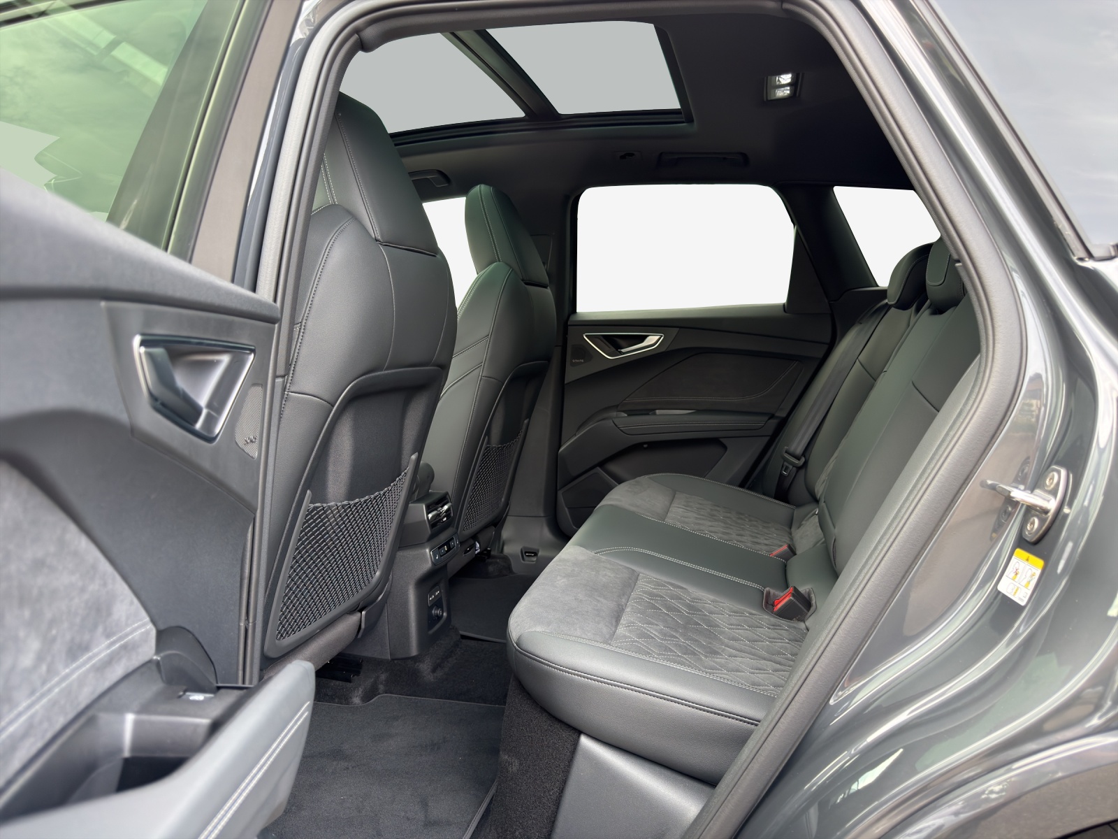 AUDI Q4 e-tron SUV quattro performance-image-11