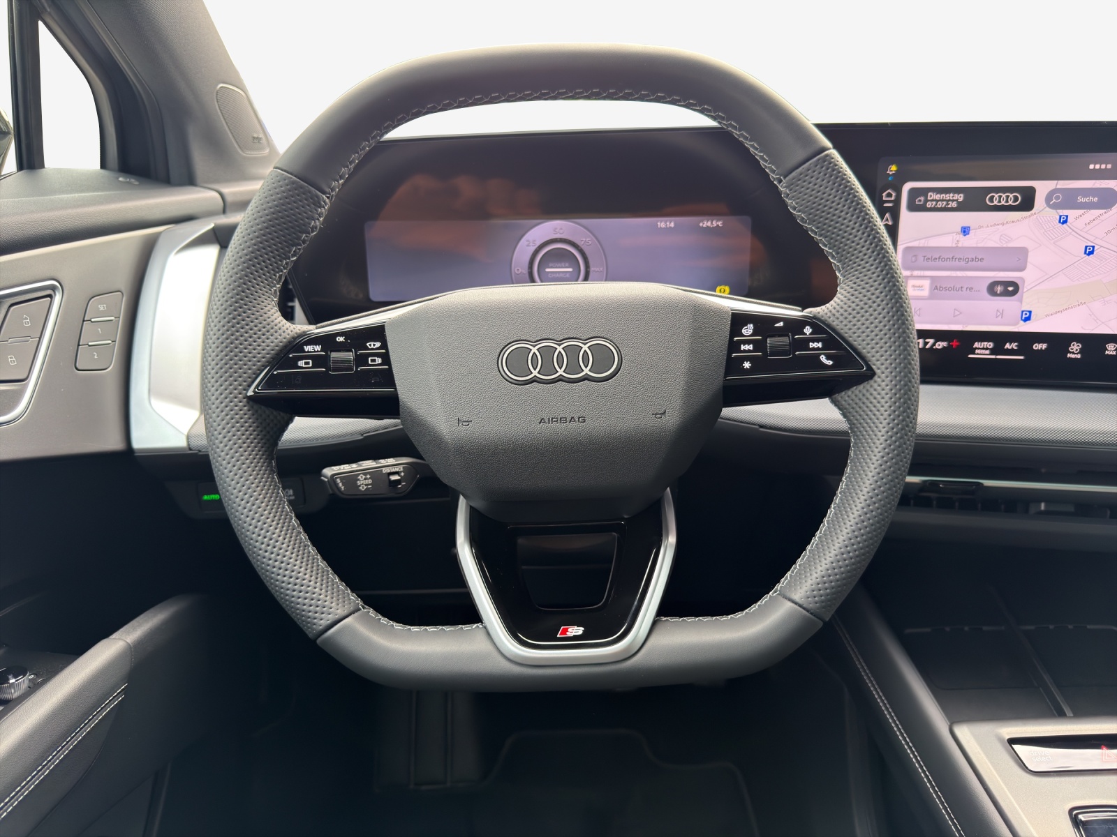 AUDI Q4 e-tron SUV quattro performance-image-9