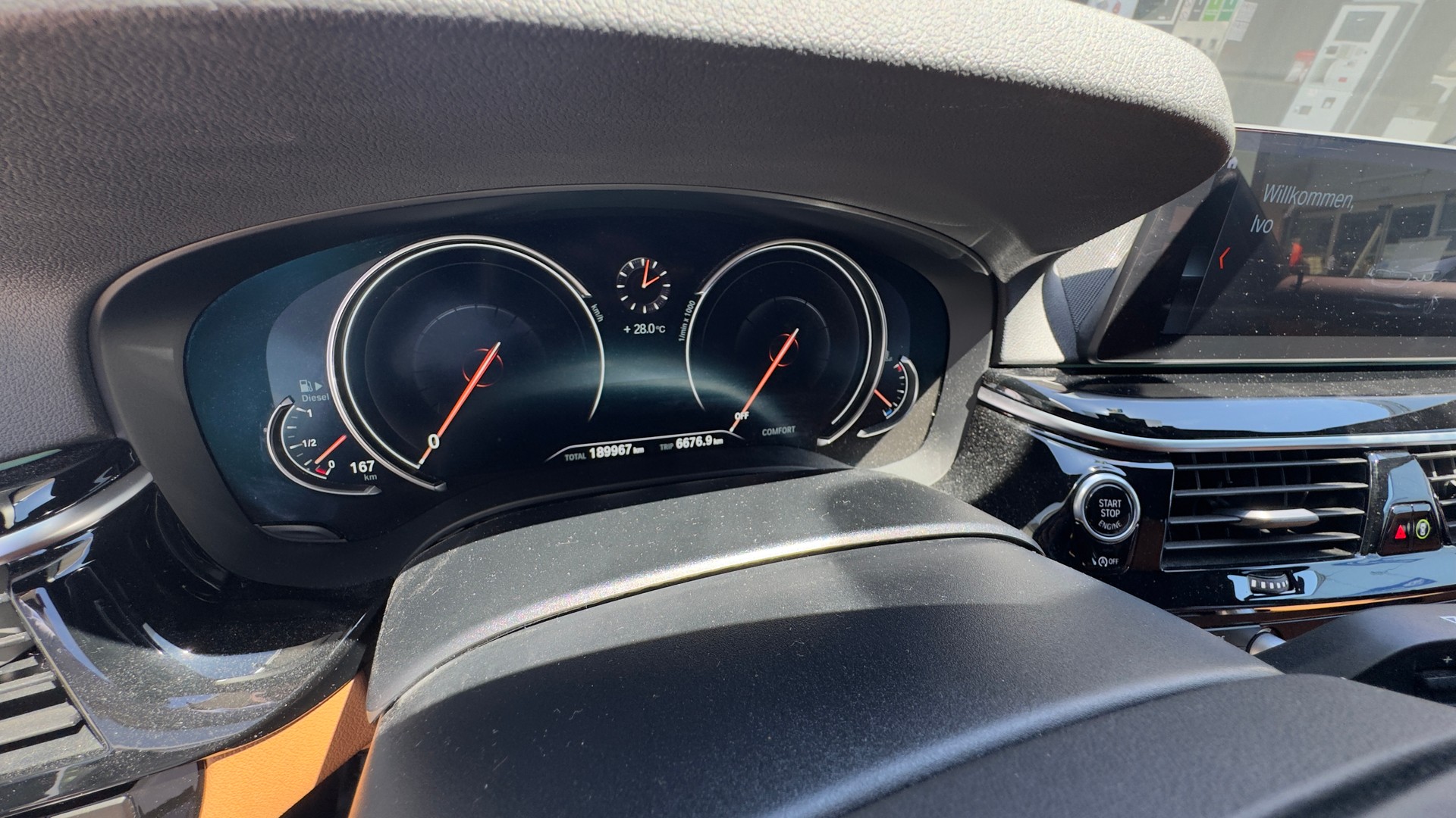 BMW 520d xDrive-image-8