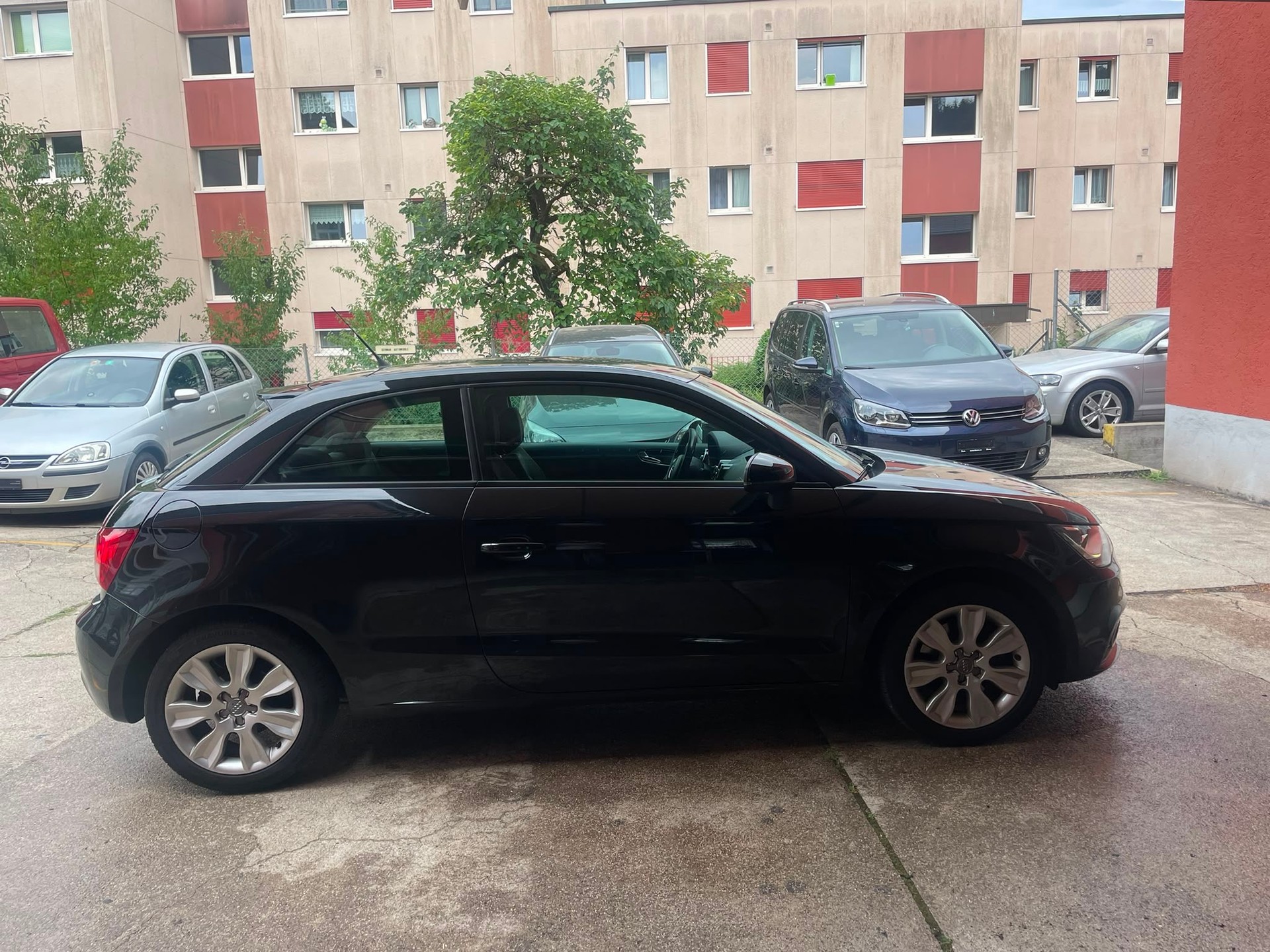 AUDI A1 1.4 TFSI Attraction-image-2