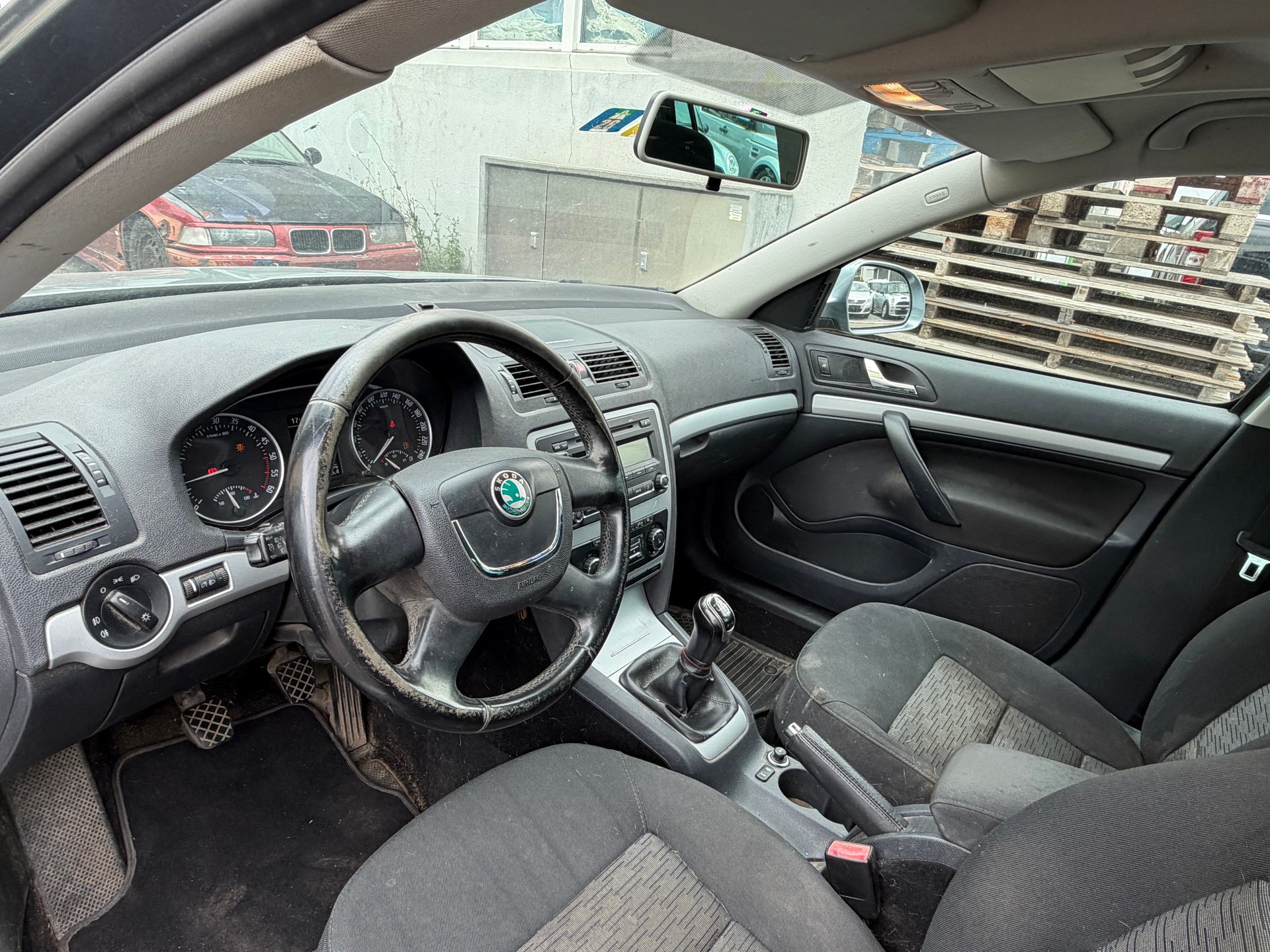 SKODA Octavia Combi 1.6 TDI Ambition 4x4-image-10