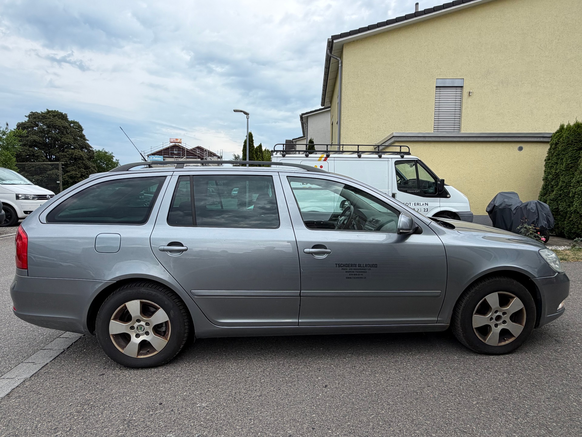 SKODA Octavia Combi 1.6 TDI Ambition 4x4-image-1