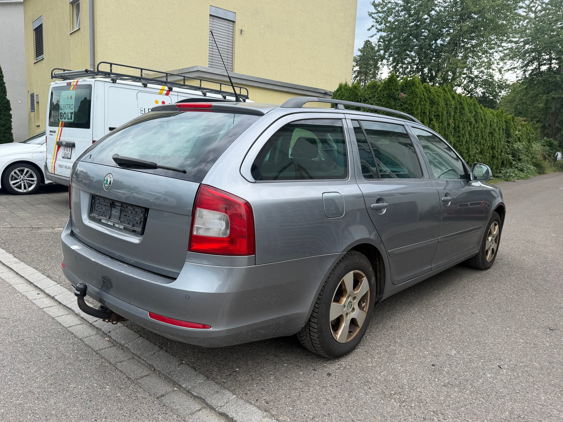 SKODA Octavia Combi 1.6 TDI Ambition 4x4-image-2