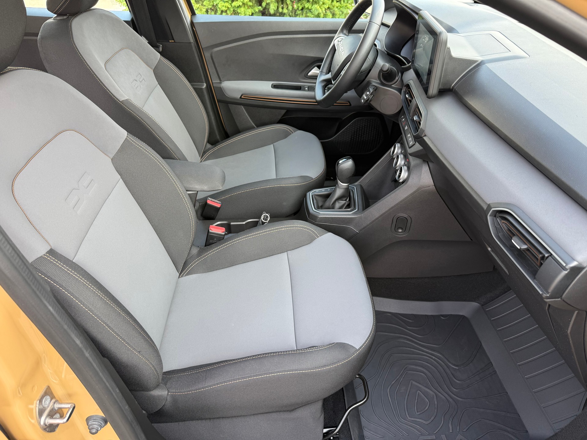 DACIA Sandero Stepway TCe 90 Extreme CVT-image-9