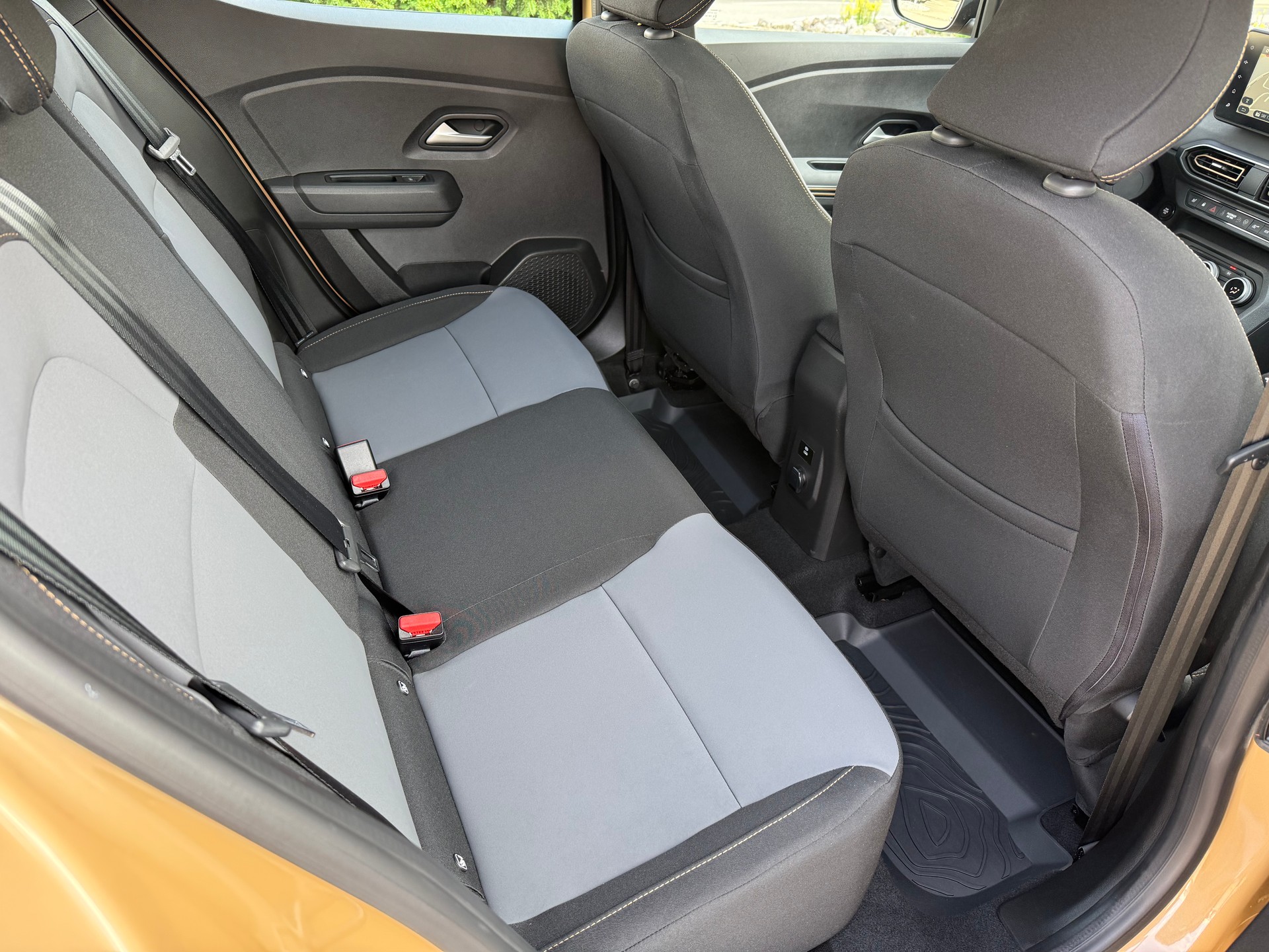 DACIA Sandero Stepway TCe 90 Extreme CVT-image-10