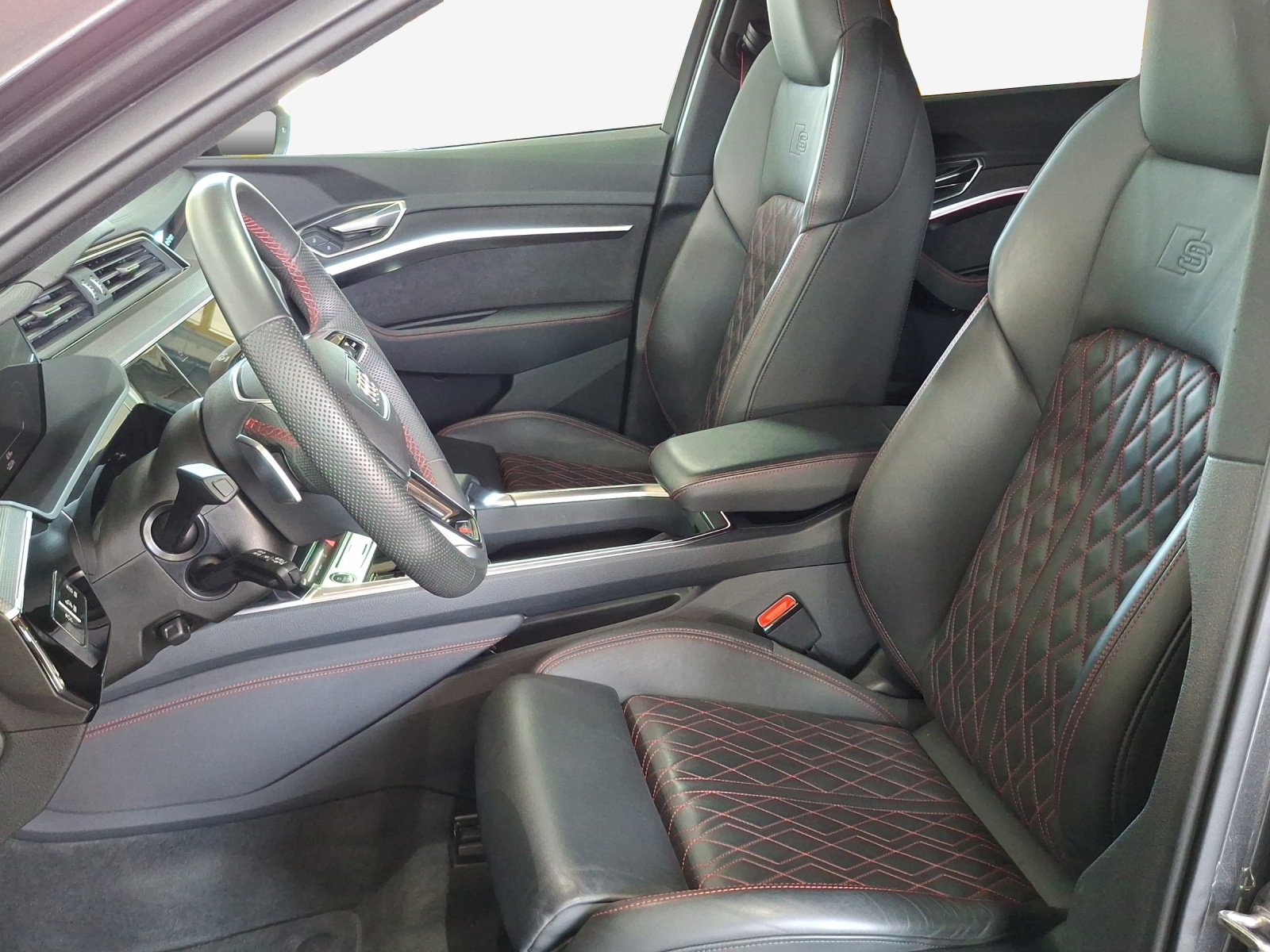 AUDI Q8 Sportback 55 e-tron Black Edition quattro-image-7
